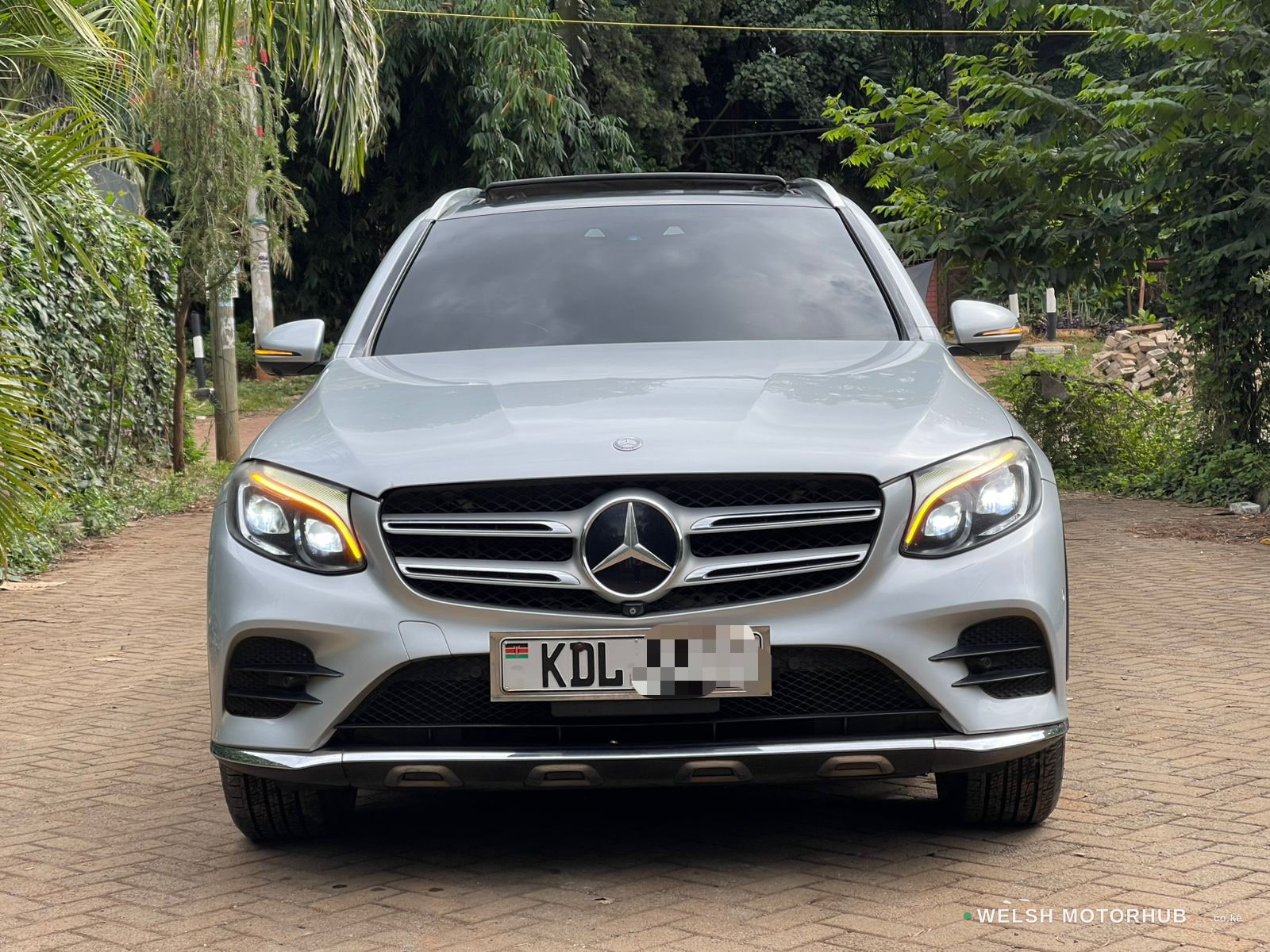 2016 Mercedes-Benz GLC 250 4MATIC 2L Petrol SUV, photo 2