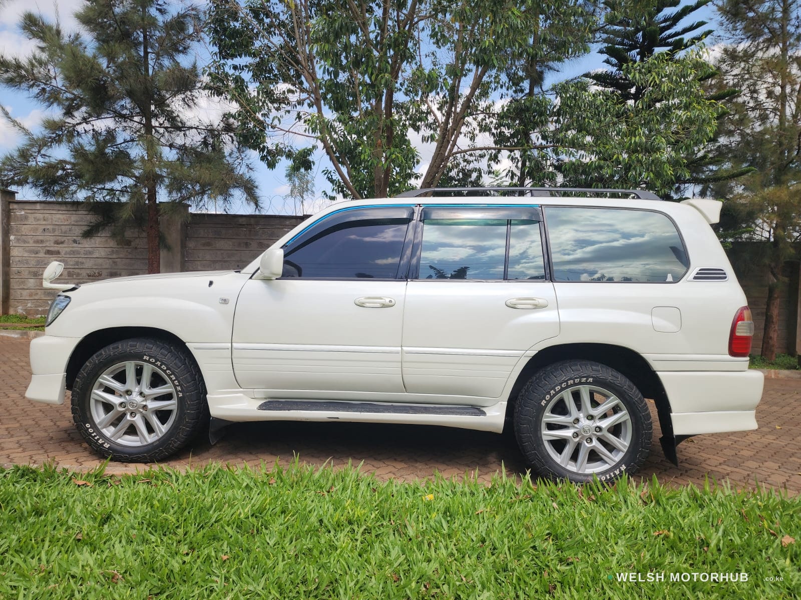 1999 Toyota Land Cruiser 100 Series 4.2L Diesel SUV, photo 2