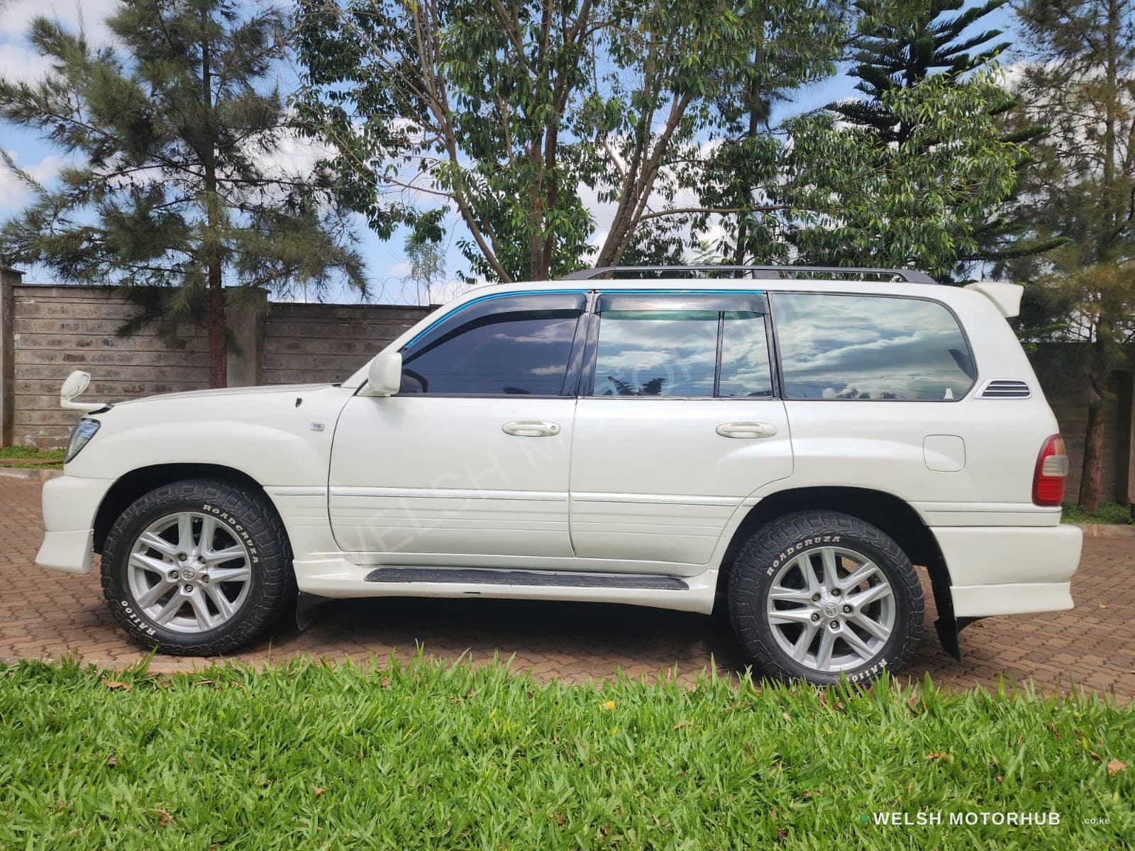 1999 Toyota Land Cruiser 100 Series 4.2L Diesel SUV, photo 2