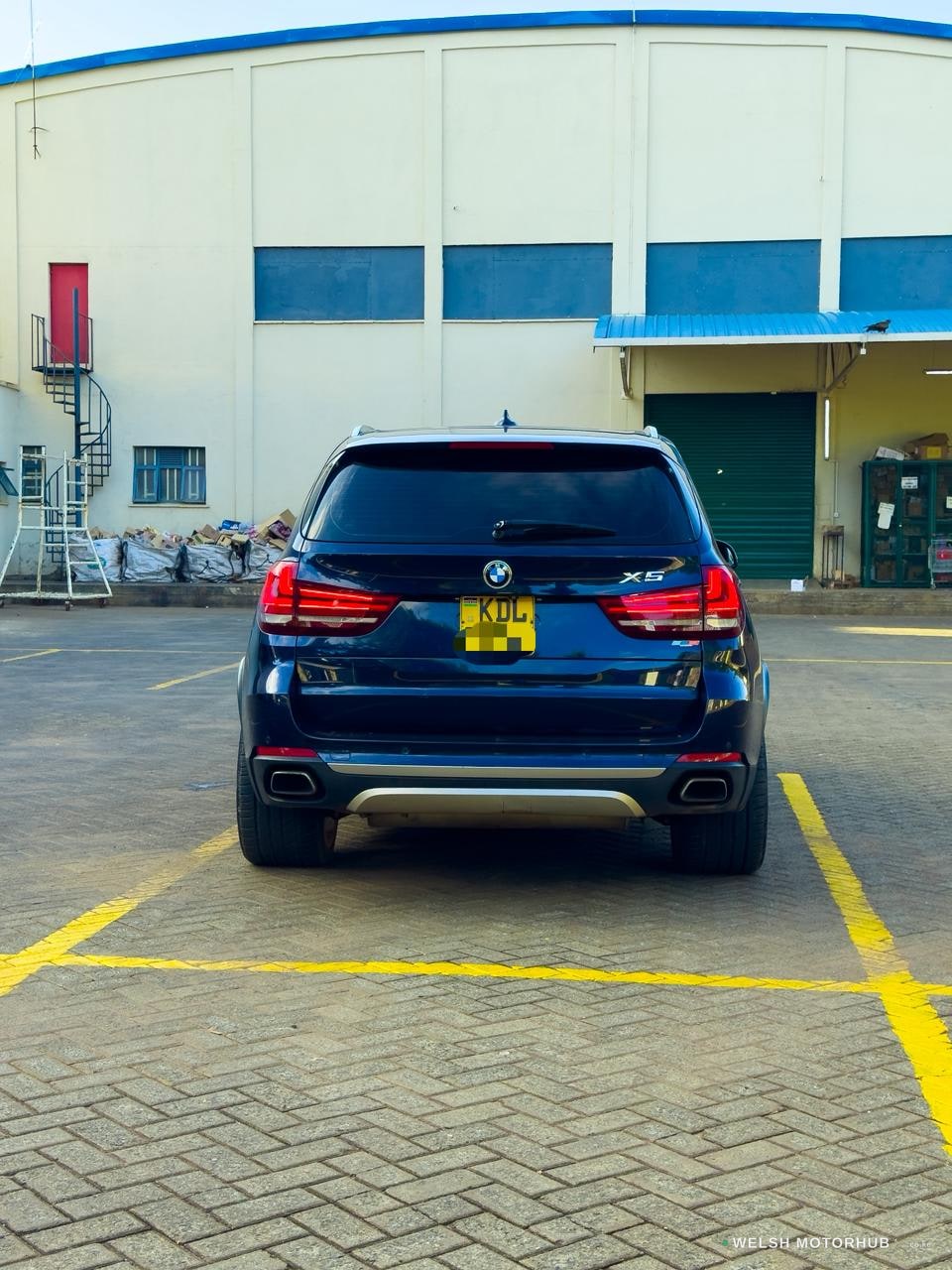 2015 BMW X5 M 4.4L Petrol SUV, photo 3