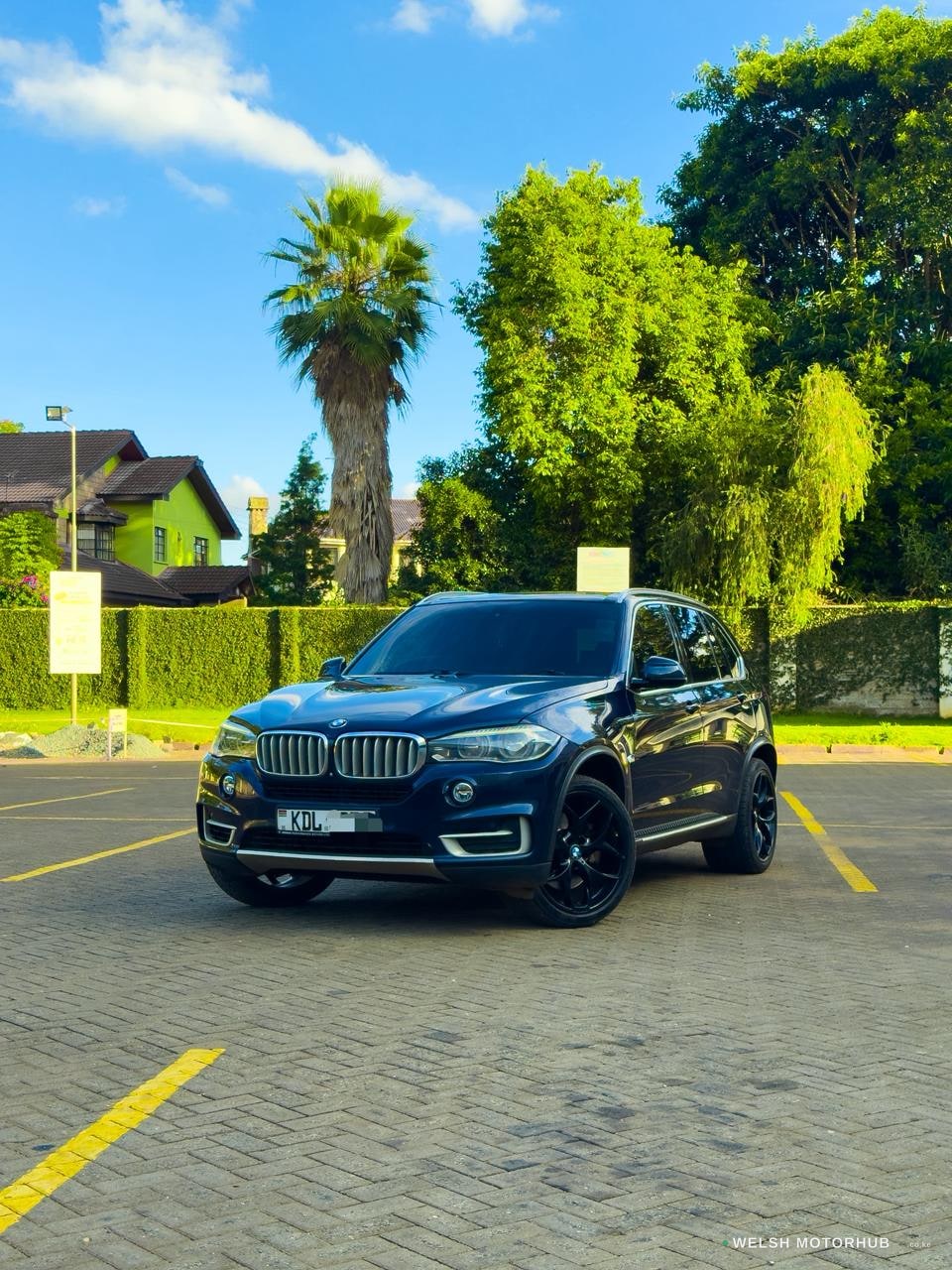 2015 BMW X5 M 4.4L Petrol SUV, photo 2