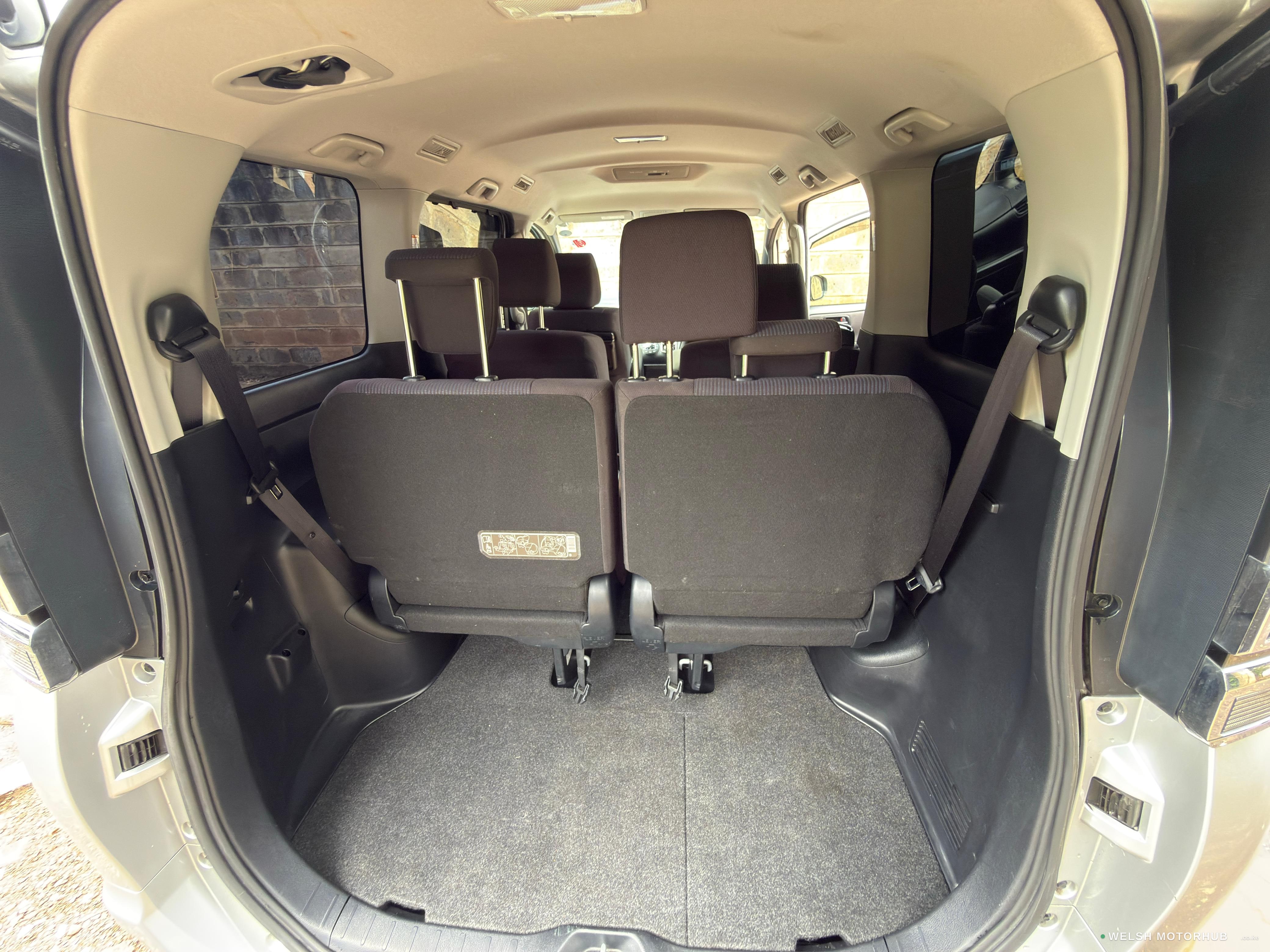 2019 Toyota Voxy 2L Hybrid MPV, photo 14