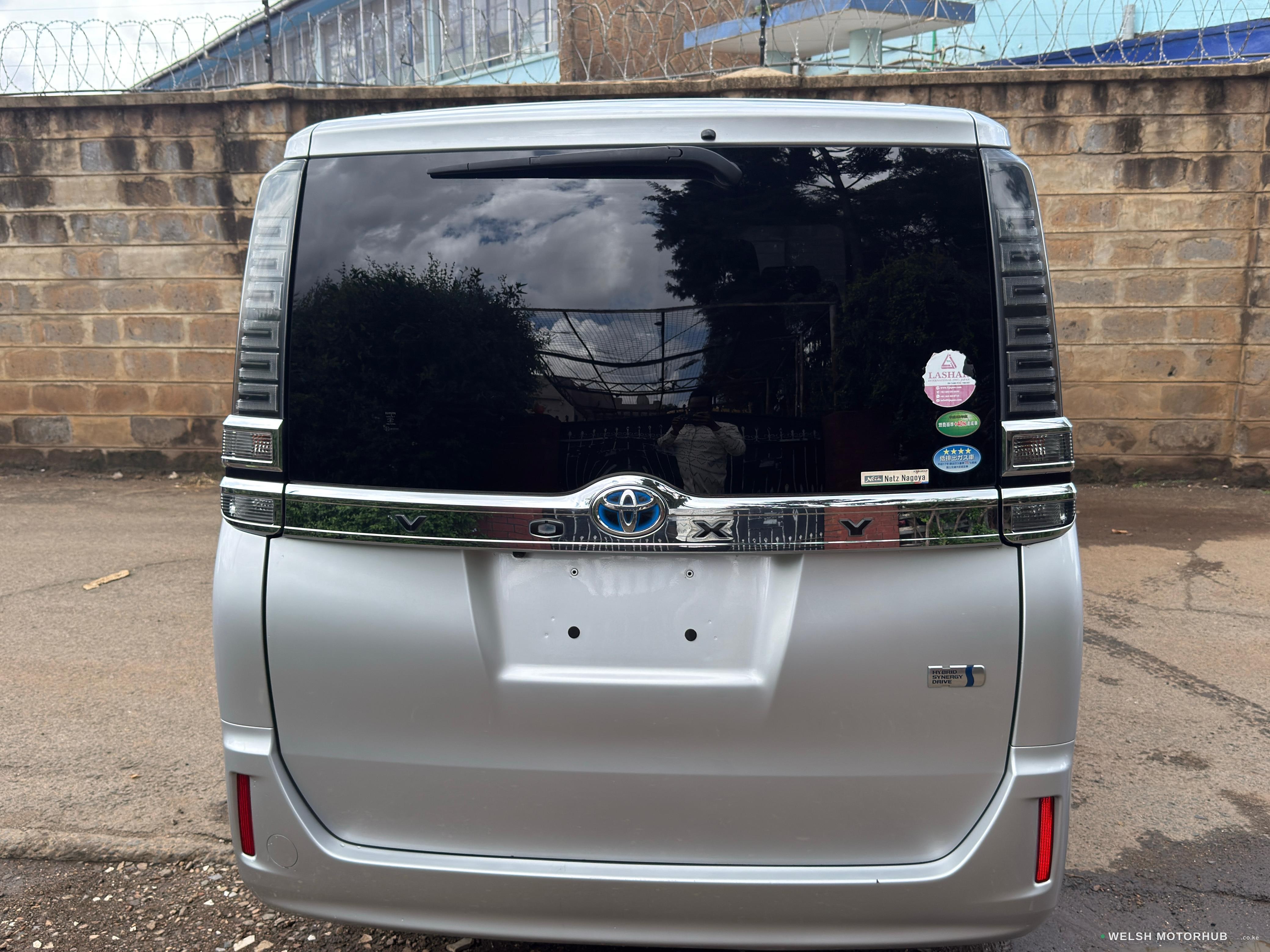 2019 Toyota Voxy 2L Hybrid MPV, photo 9