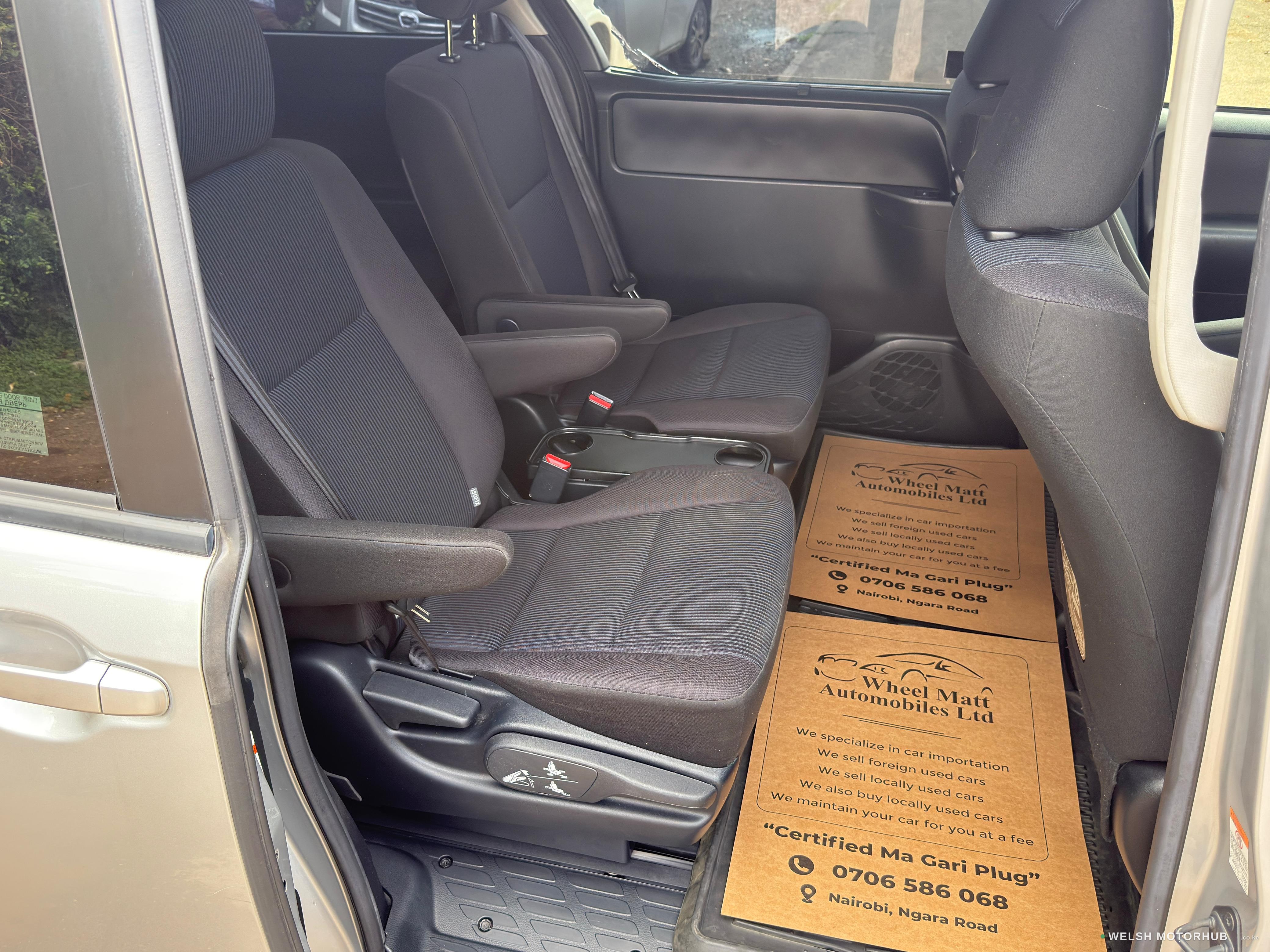 2019 Toyota Voxy 2L Hybrid MPV, photo 11