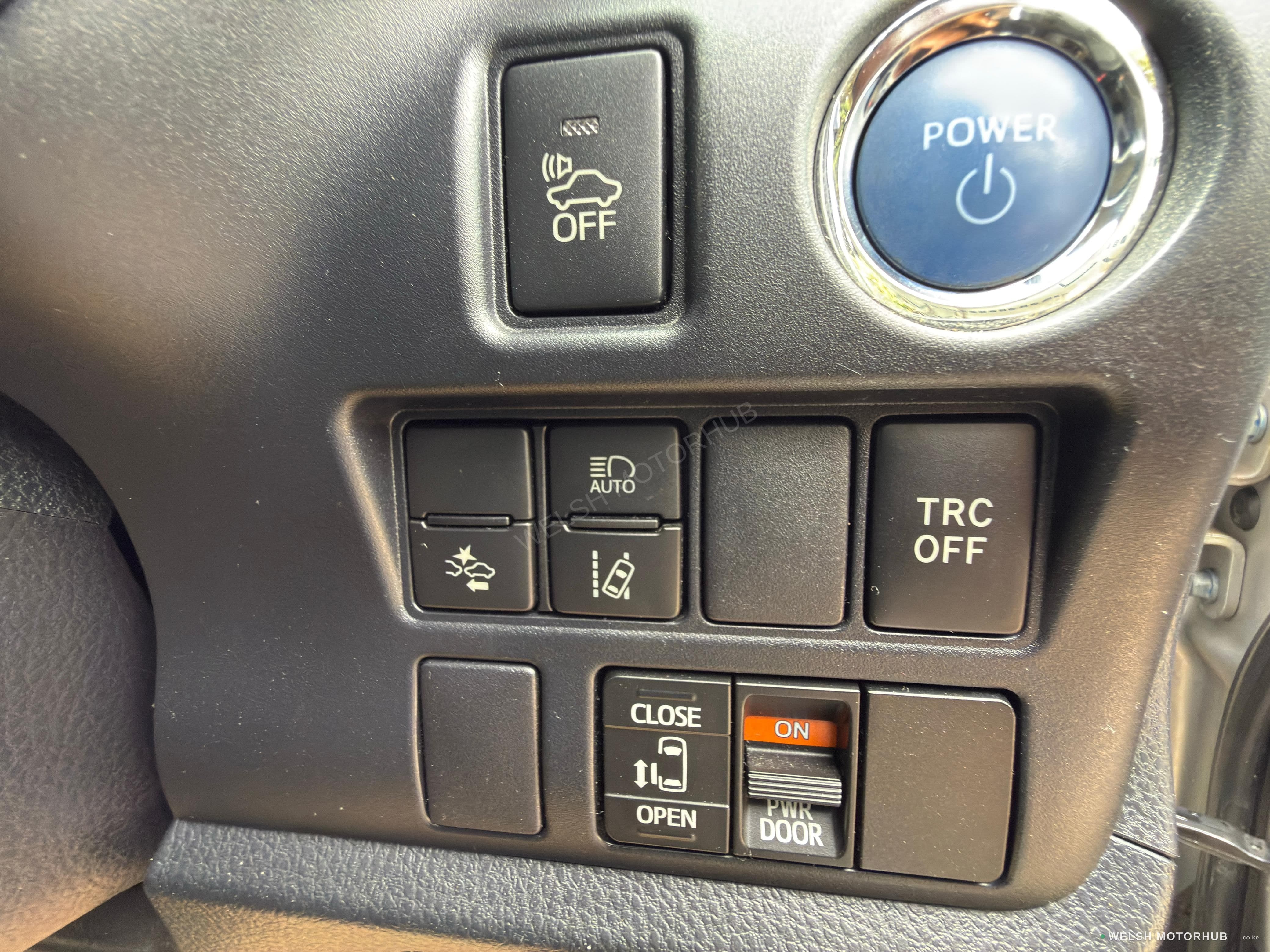 2019 Toyota Voxy 2L Hybrid MPV, photo 10