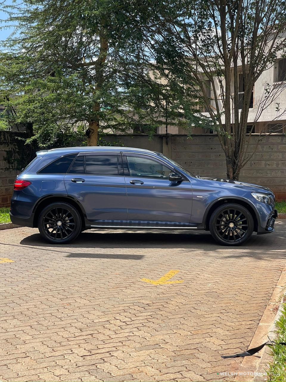2017 Mercedes-Benz GLC 250 4MATIC AMG 2L Petrol SUV, photo 2