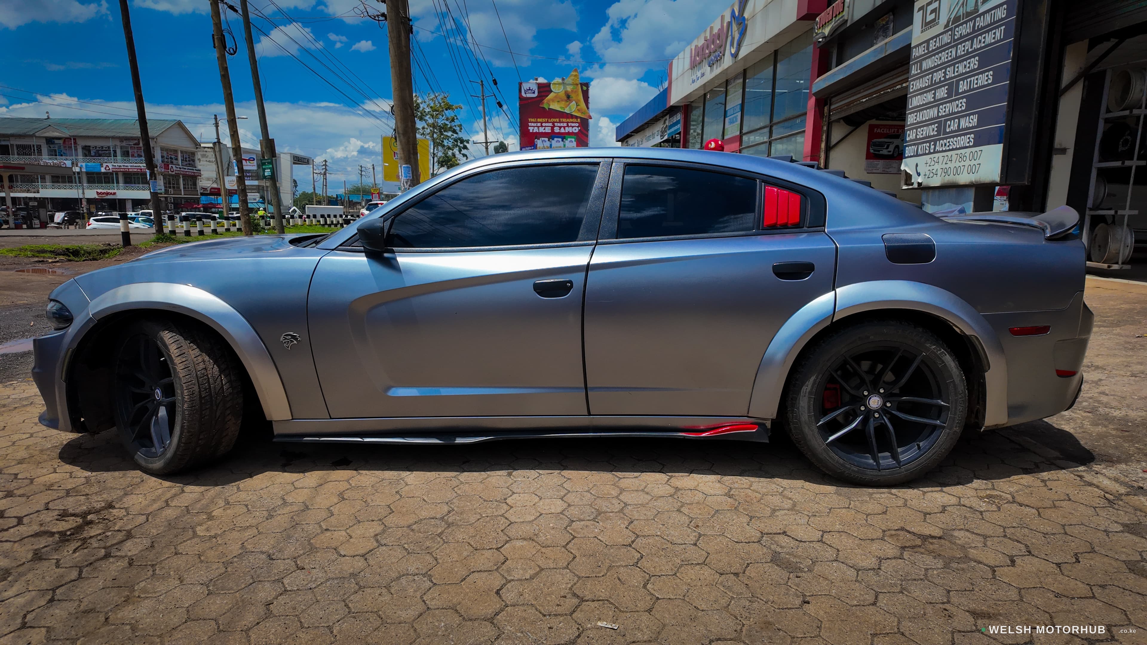 2017 Dodge Charger SXT 3.6L Petrol Sedan, photo 2