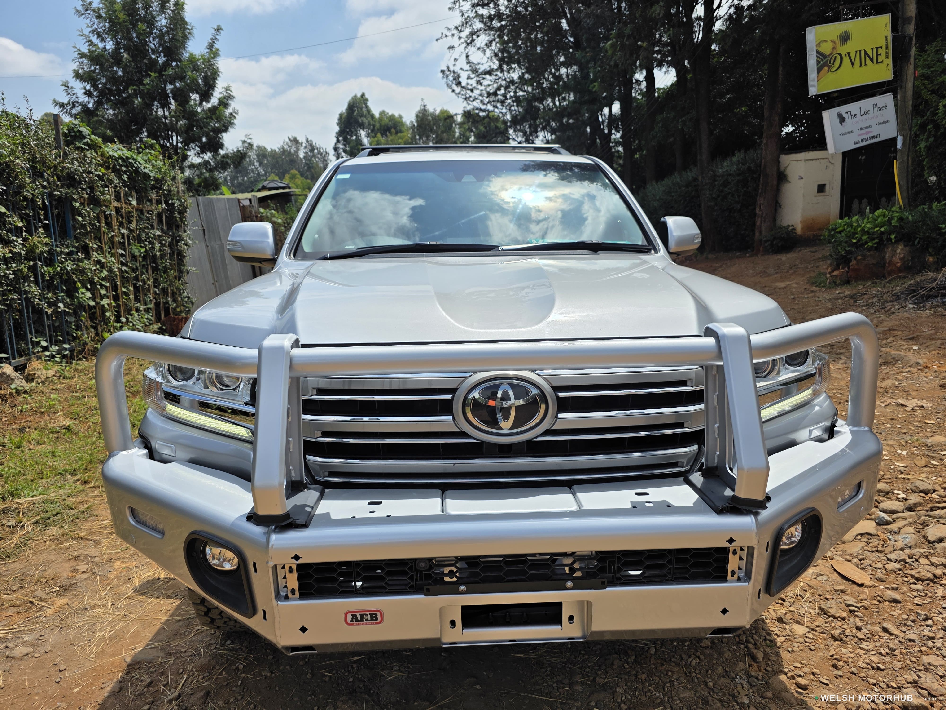 Toyota Land Cruiser ( Sahara )