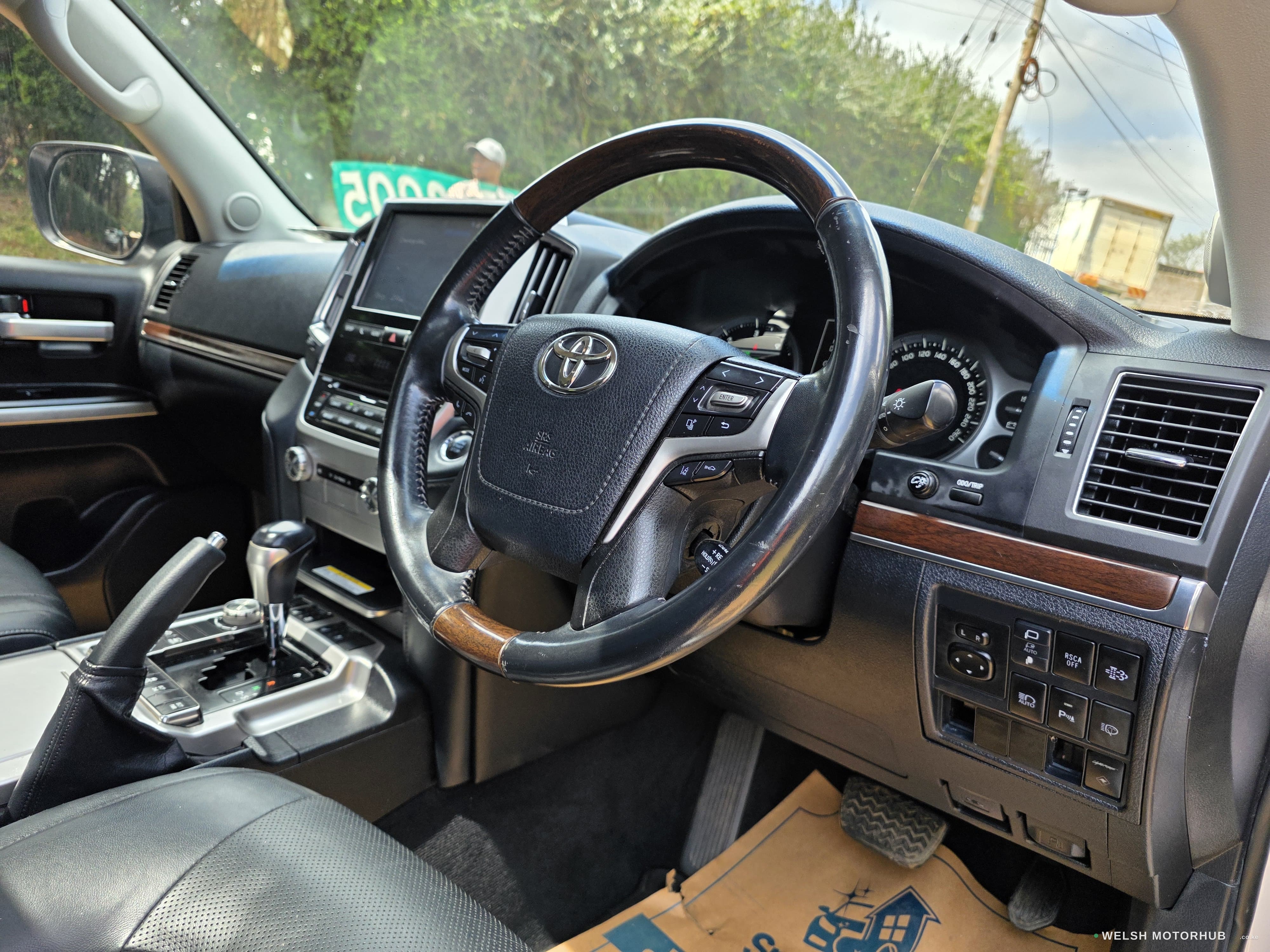 2019 Toyota Land Cruiser Sahara 4.5L Diesel SUV, photo 12