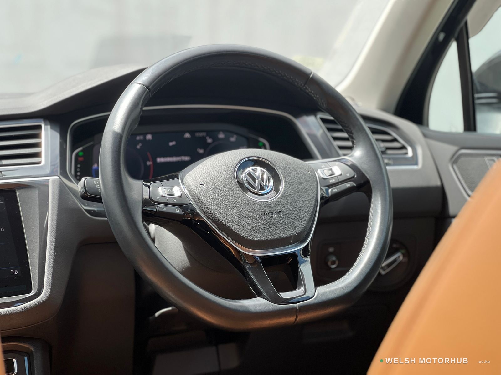 2020 Volkswagen Tiguan Diesel SUV, photo 5
