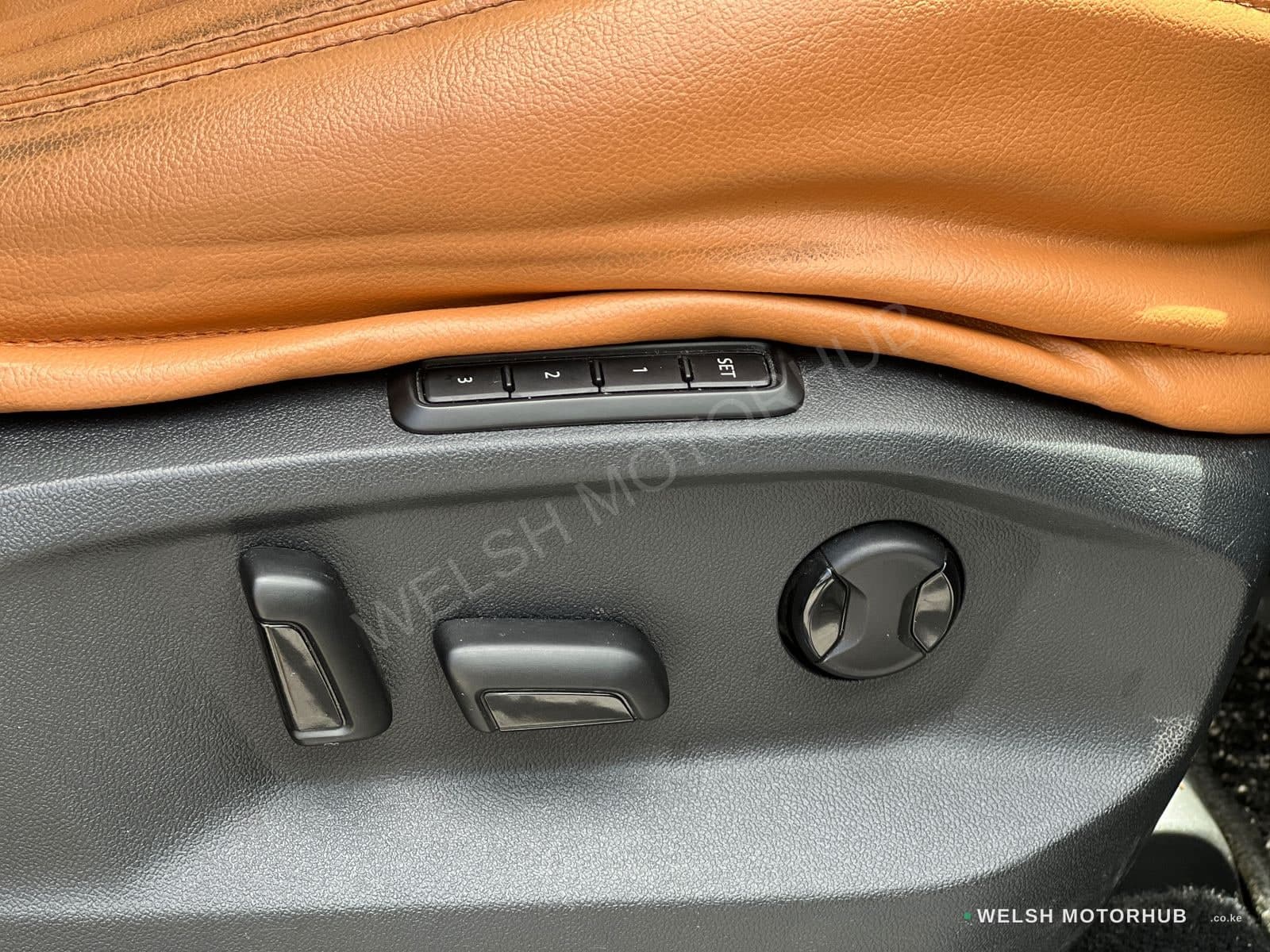 2020 Volkswagen Tiguan Diesel SUV, photo 11