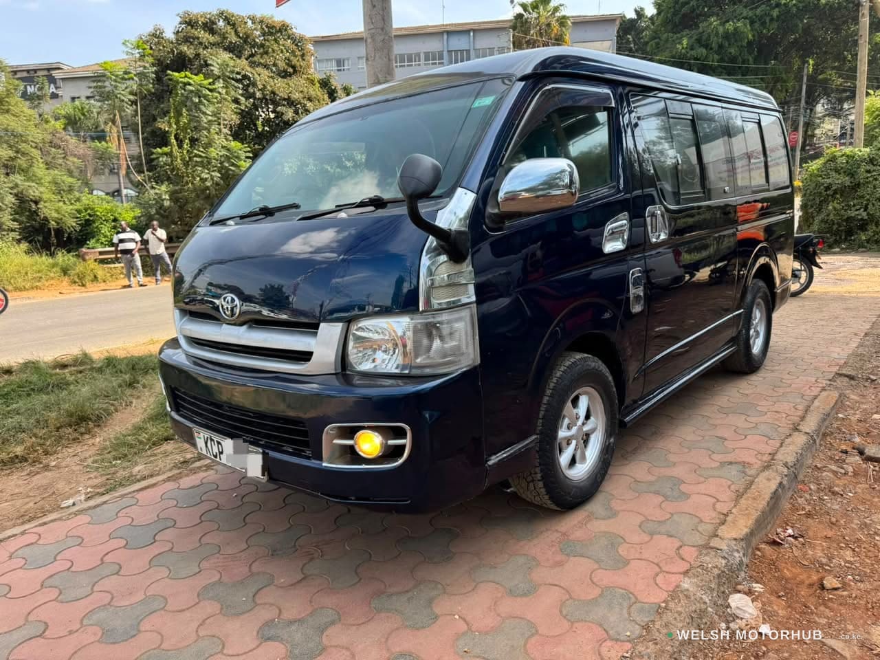 2011 Toyota Hiace 9L Petrol MPV, photo 3