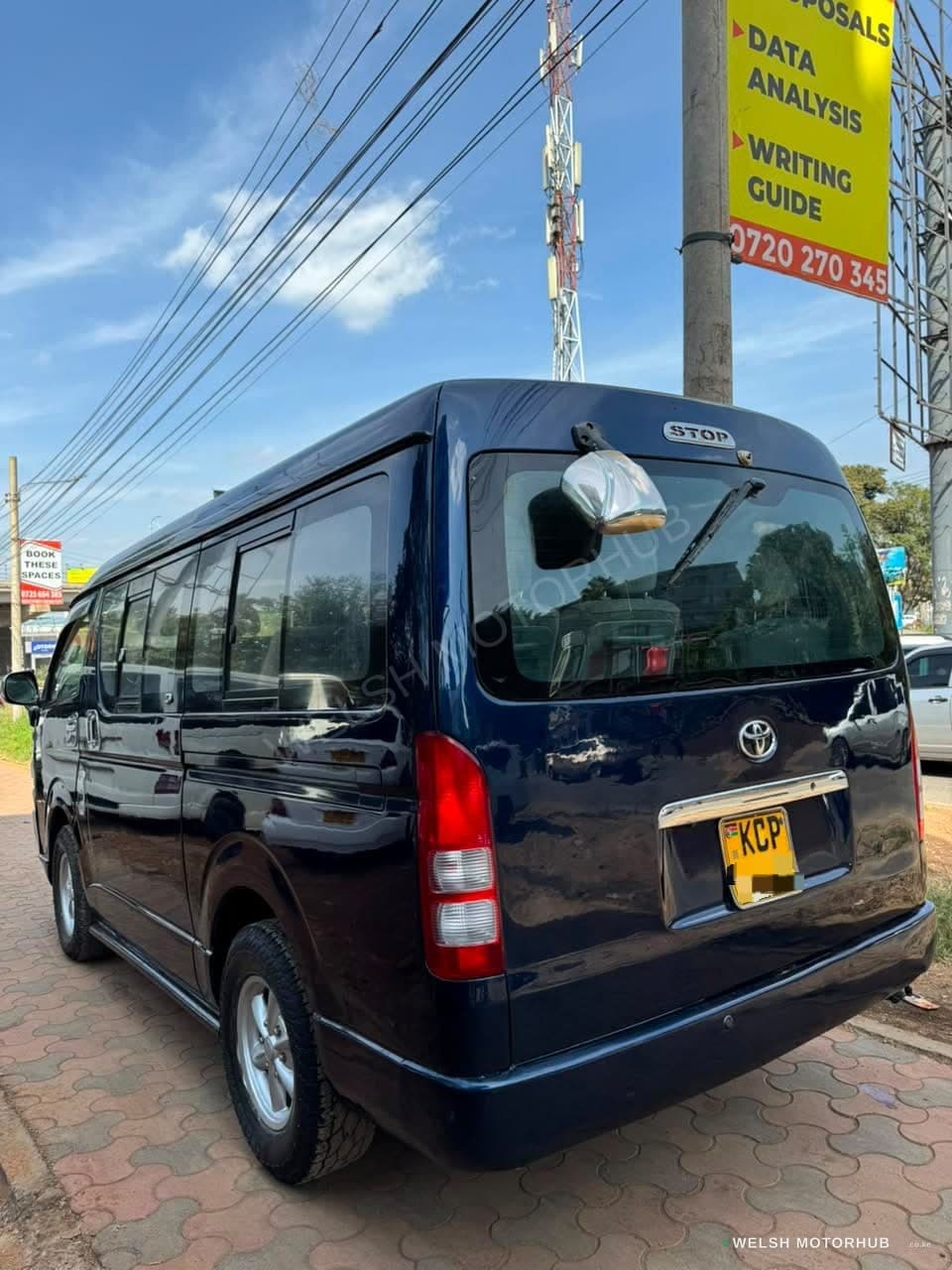 2011 Toyota Hiace 9L Petrol MPV, photo 4