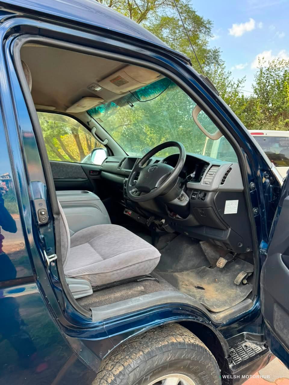2011 Toyota Hiace 9L Petrol MPV, photo 5