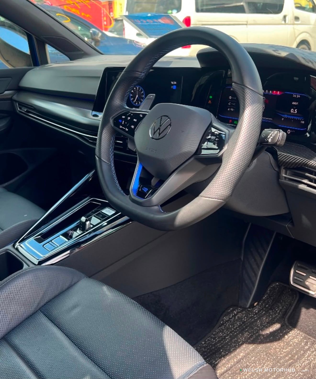 2022 Volkswagen GOLF R 2L Petrol Hatchback, photo 4