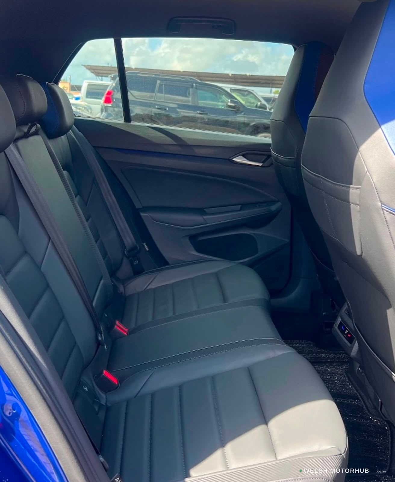 2022 Volkswagen GOLF R 2L Petrol Hatchback, photo 5