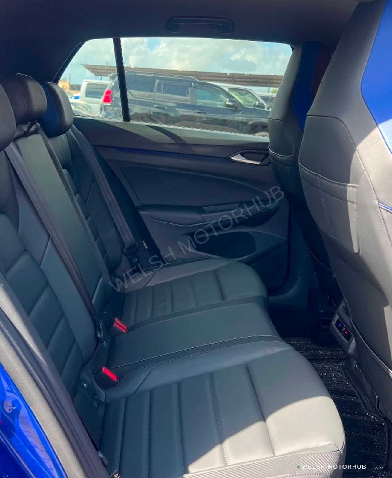 2022 Volkswagen GOLF R 2L Petrol Hatchback, photo 5