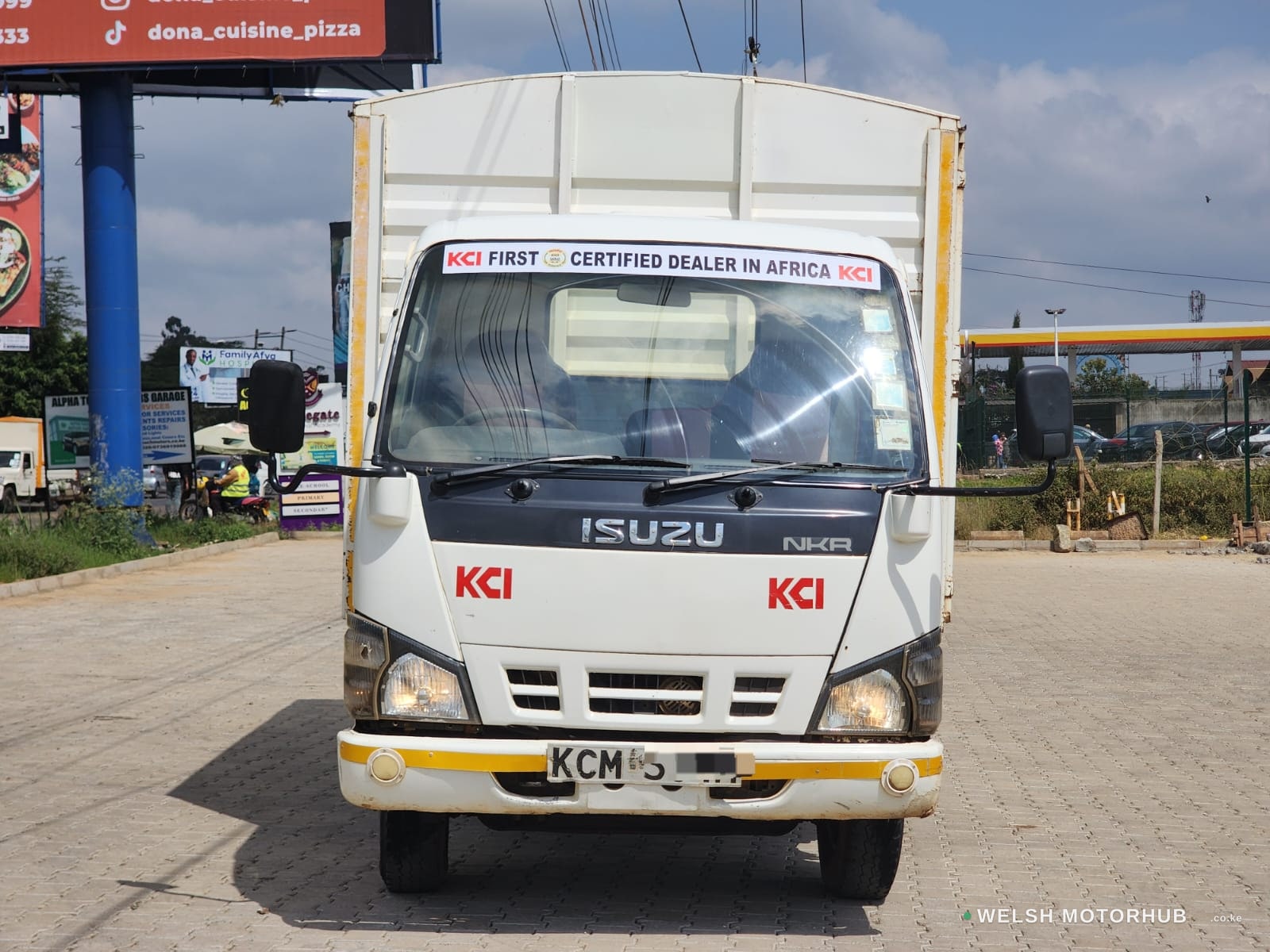 2017 Isuzu NKR 4.3L Diesel Truck, photo 2