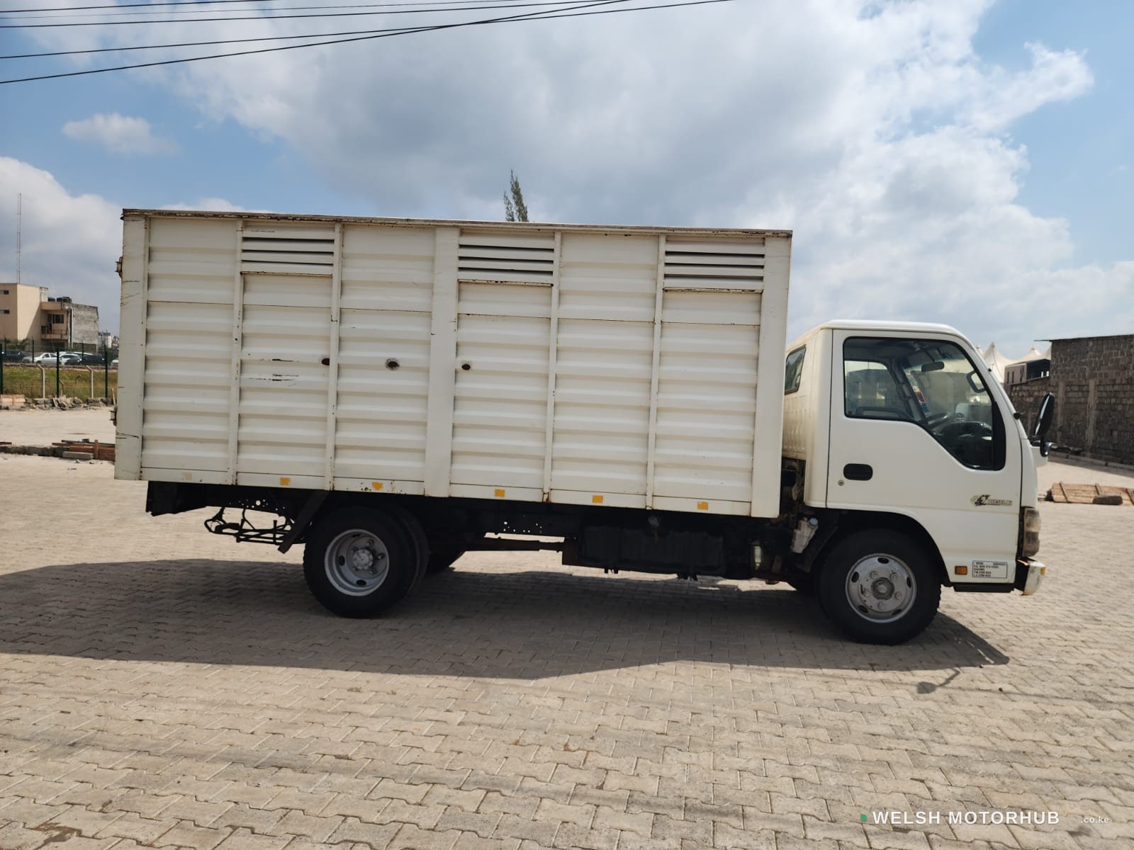 2017 Isuzu NKR 4.3L Diesel Truck, photo 6