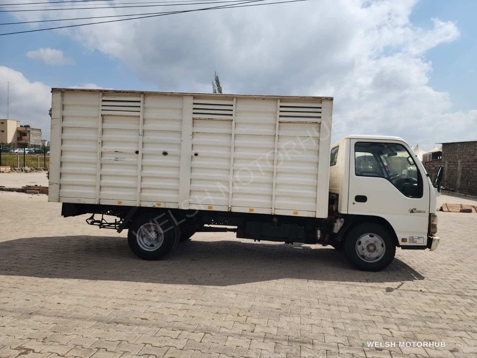 2017 Isuzu NKR 4.3L Diesel Truck, photo 6