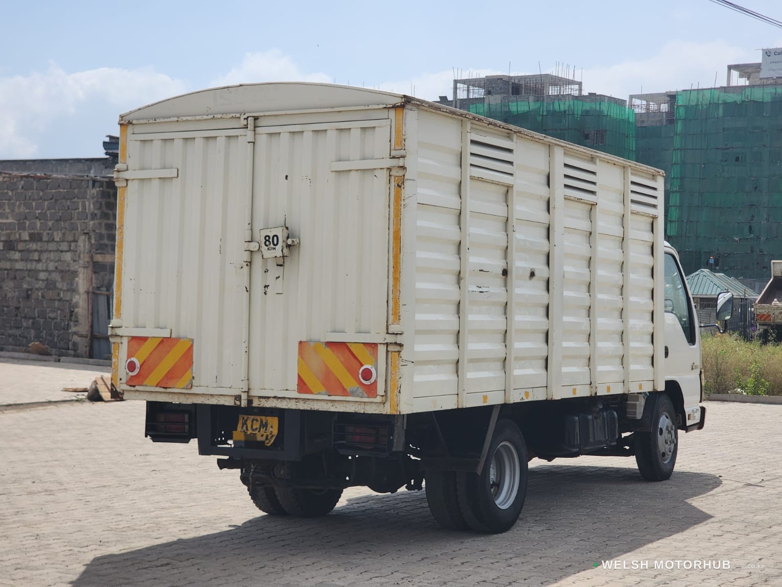 2017 Isuzu NKR 4.3L Diesel Truck, photo 4