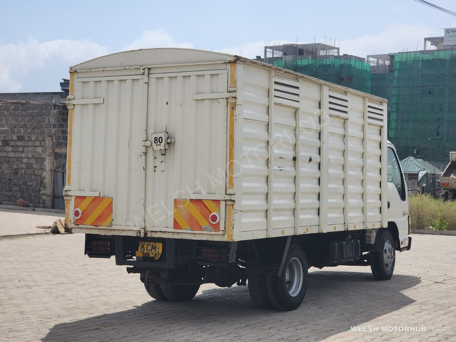 2017 Isuzu NKR 4.3L Diesel Truck, photo 4