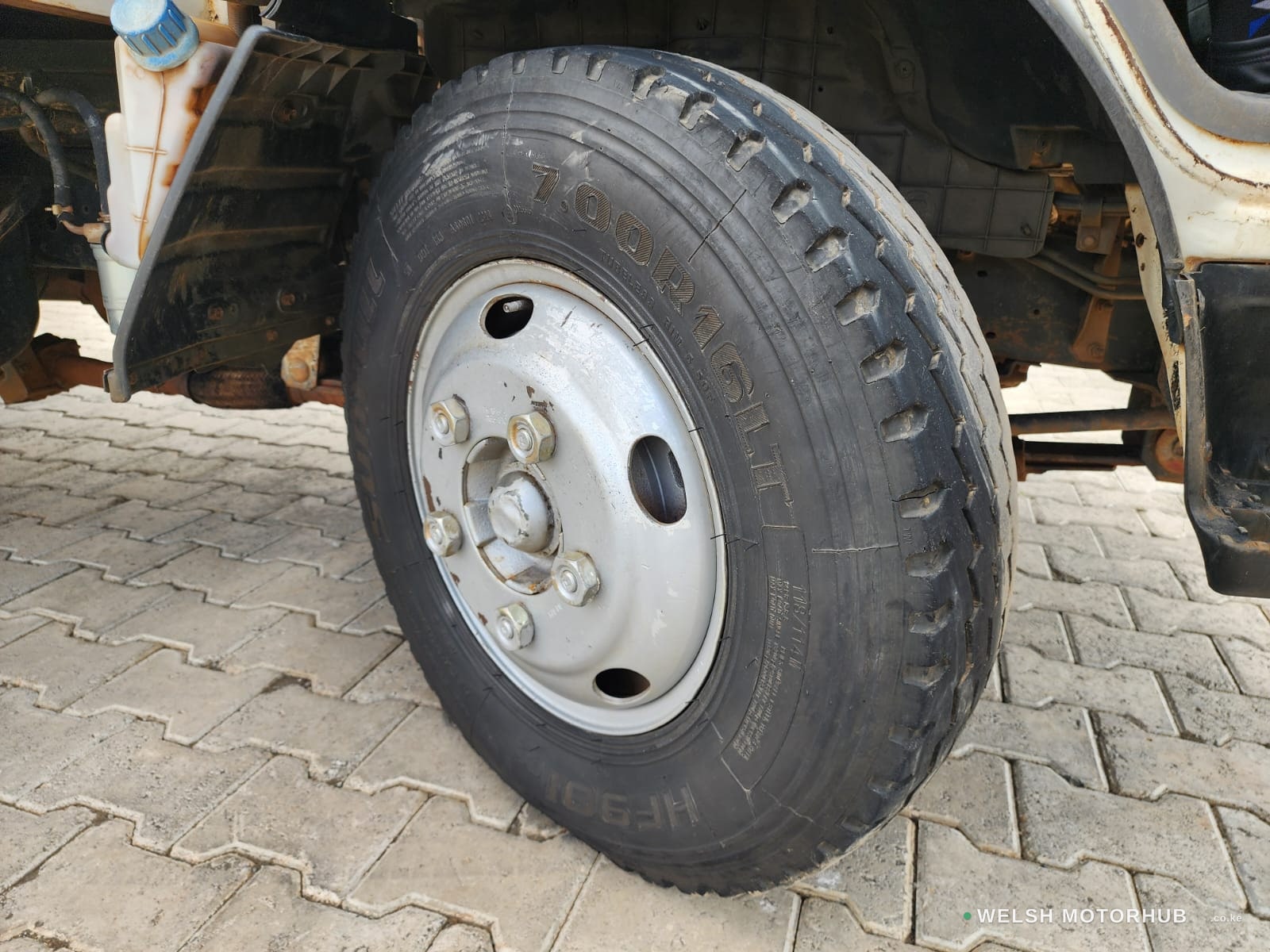 2017 Isuzu NKR 4.3L Diesel Truck, photo 15