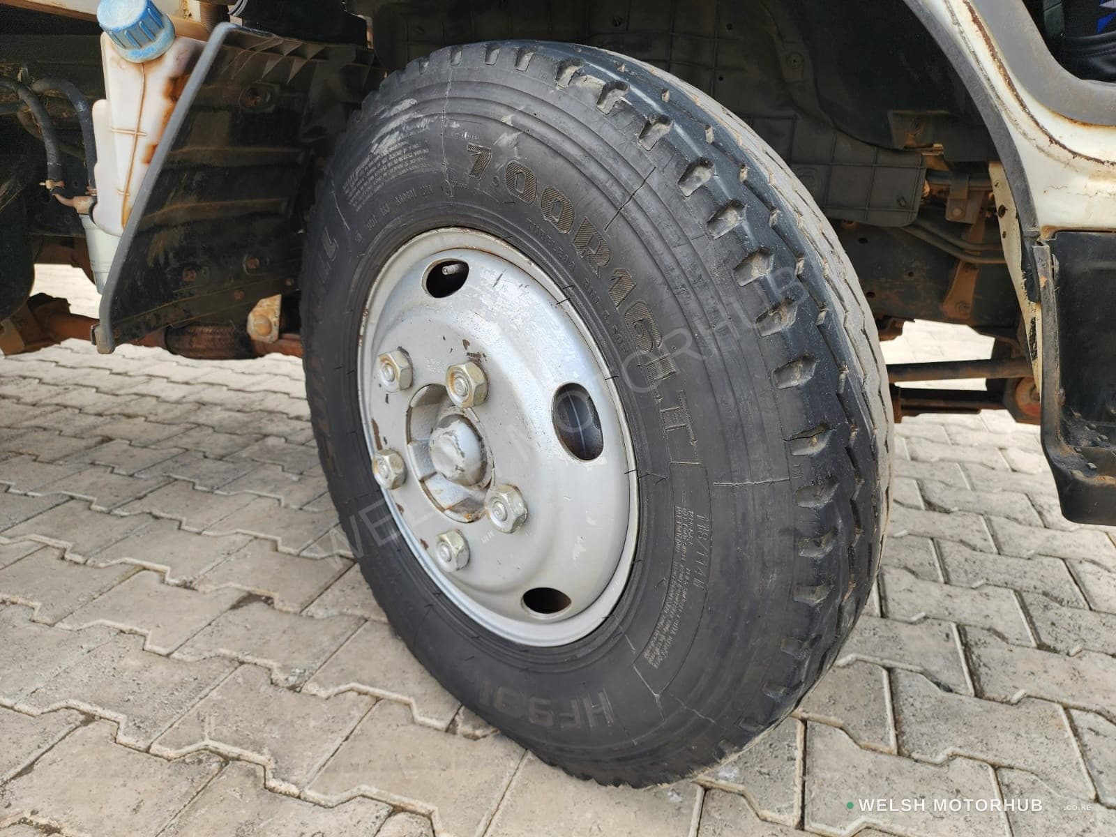 2017 Isuzu NKR 4.3L Diesel Truck, photo 15