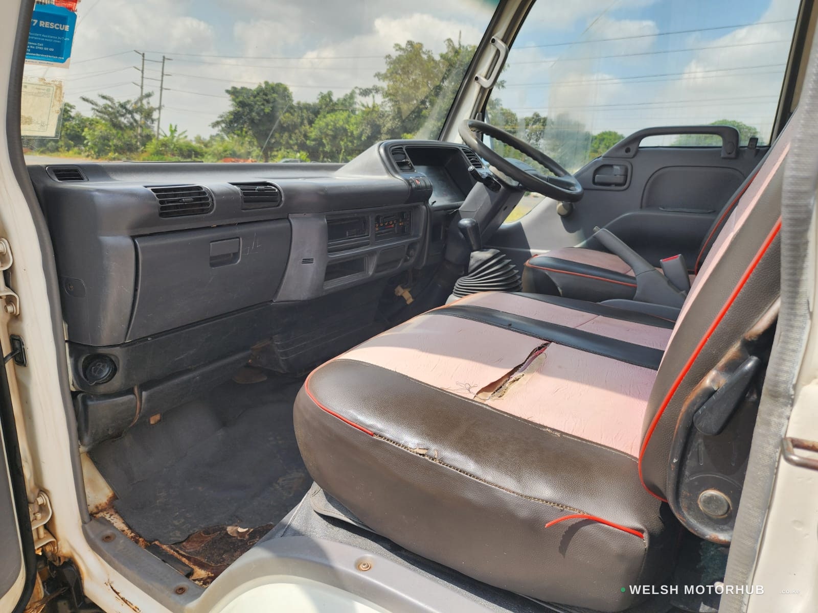 2017 Isuzu NKR 4.3L Diesel Truck, photo 12