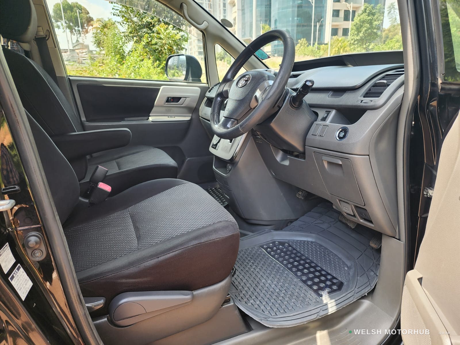 2008 Toyota Noah 2L Petrol MPV, photo 14