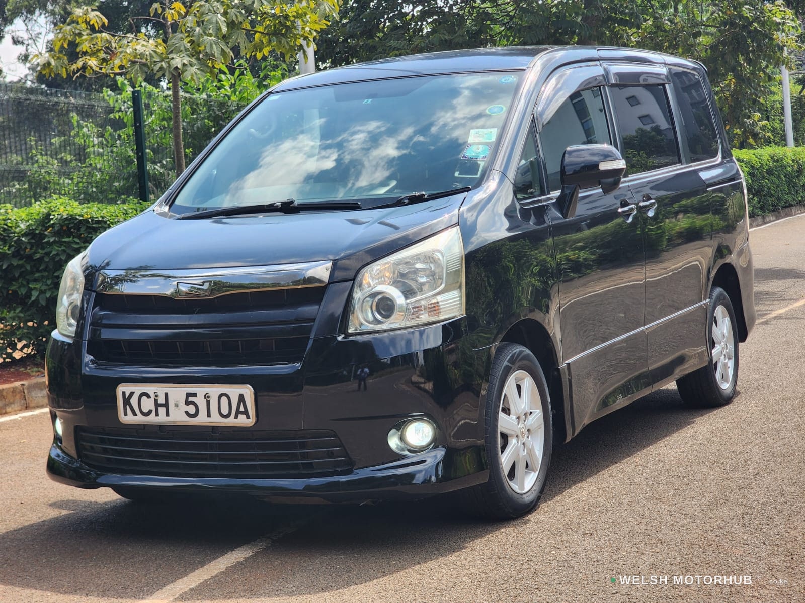 2008 Toyota Noah 2L Petrol MPV, photo 3