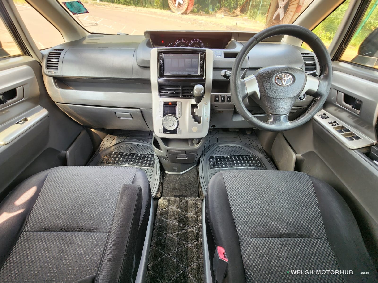 2008 Toyota Noah 2L Petrol MPV, photo 9