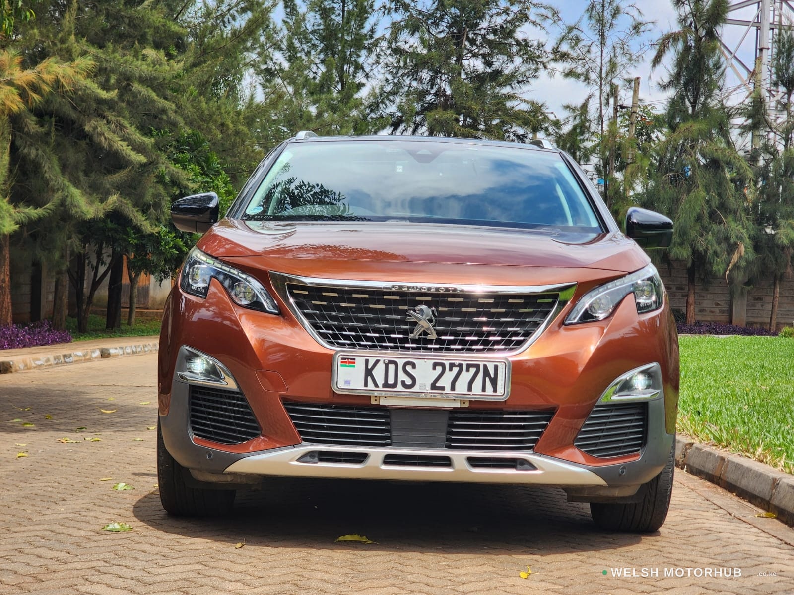 2017 Peugeot 3008 1.6L Petrol Hatchback, photo 2