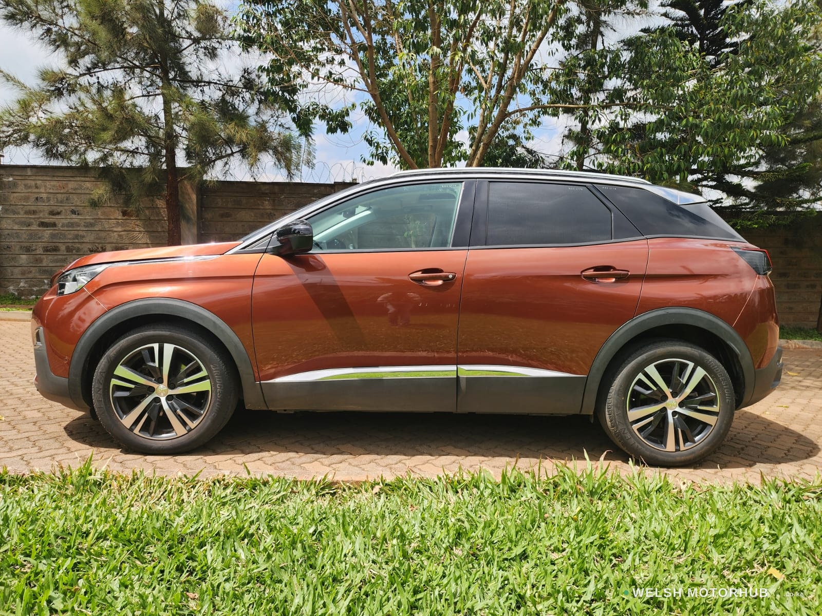 2017 Peugeot 3008 1.6L Petrol Hatchback, photo 4