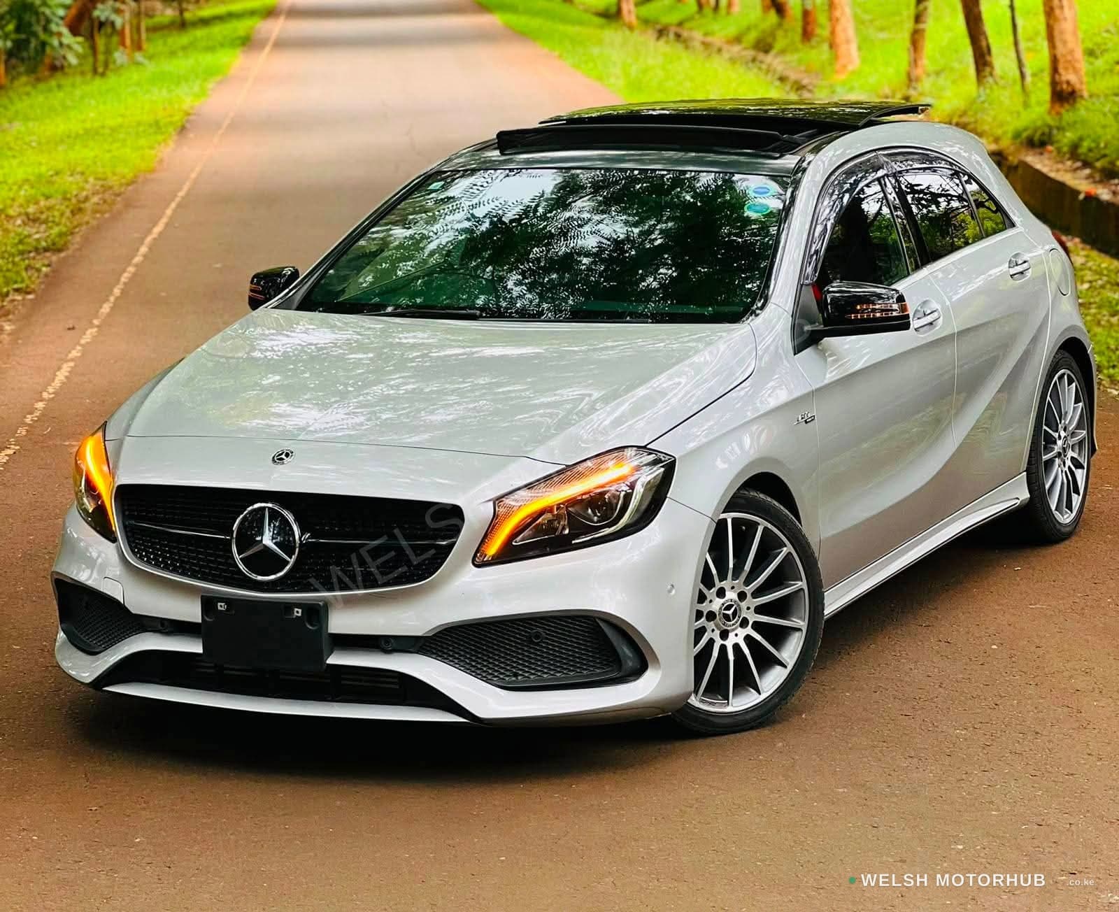 Mercedes-Benz A180 ( AMG-LINE )