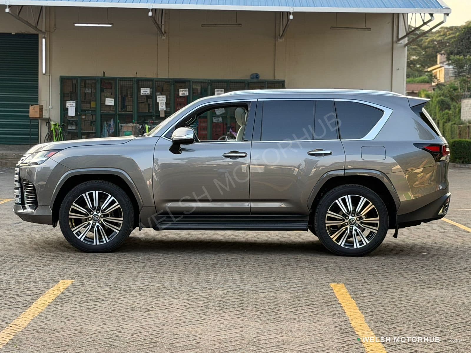 2026 Lexus LX 600 3.5L Petrol SUV, photo 8