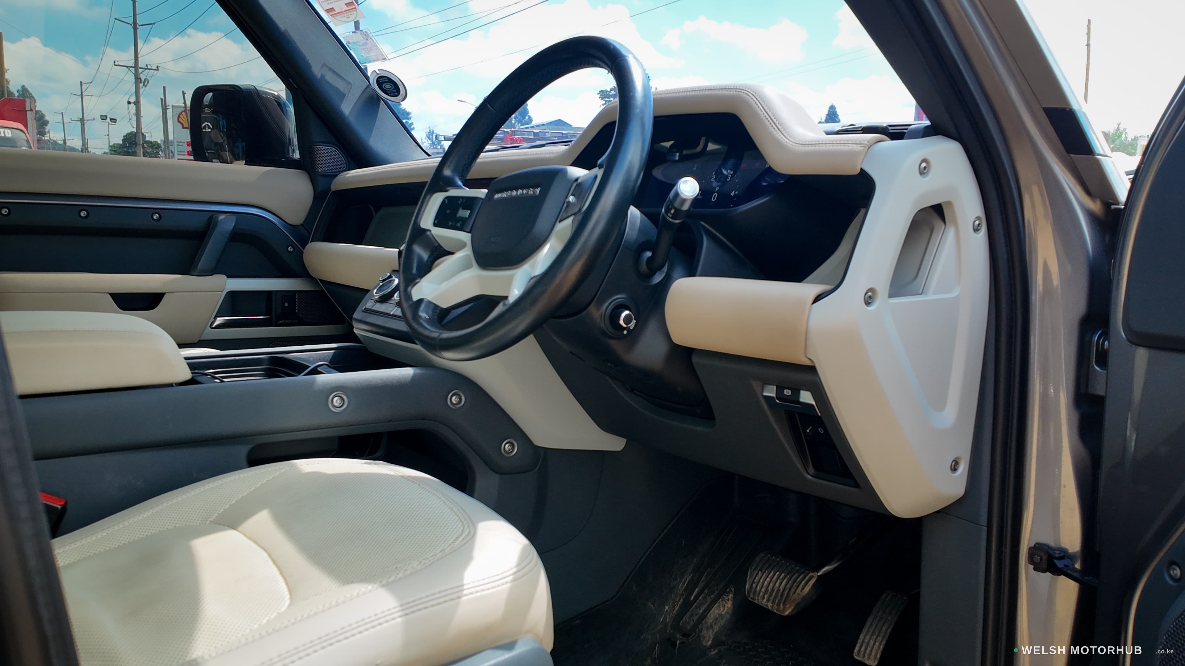 2021 Land Rover Defender 3L Petrol SUV, photo 7