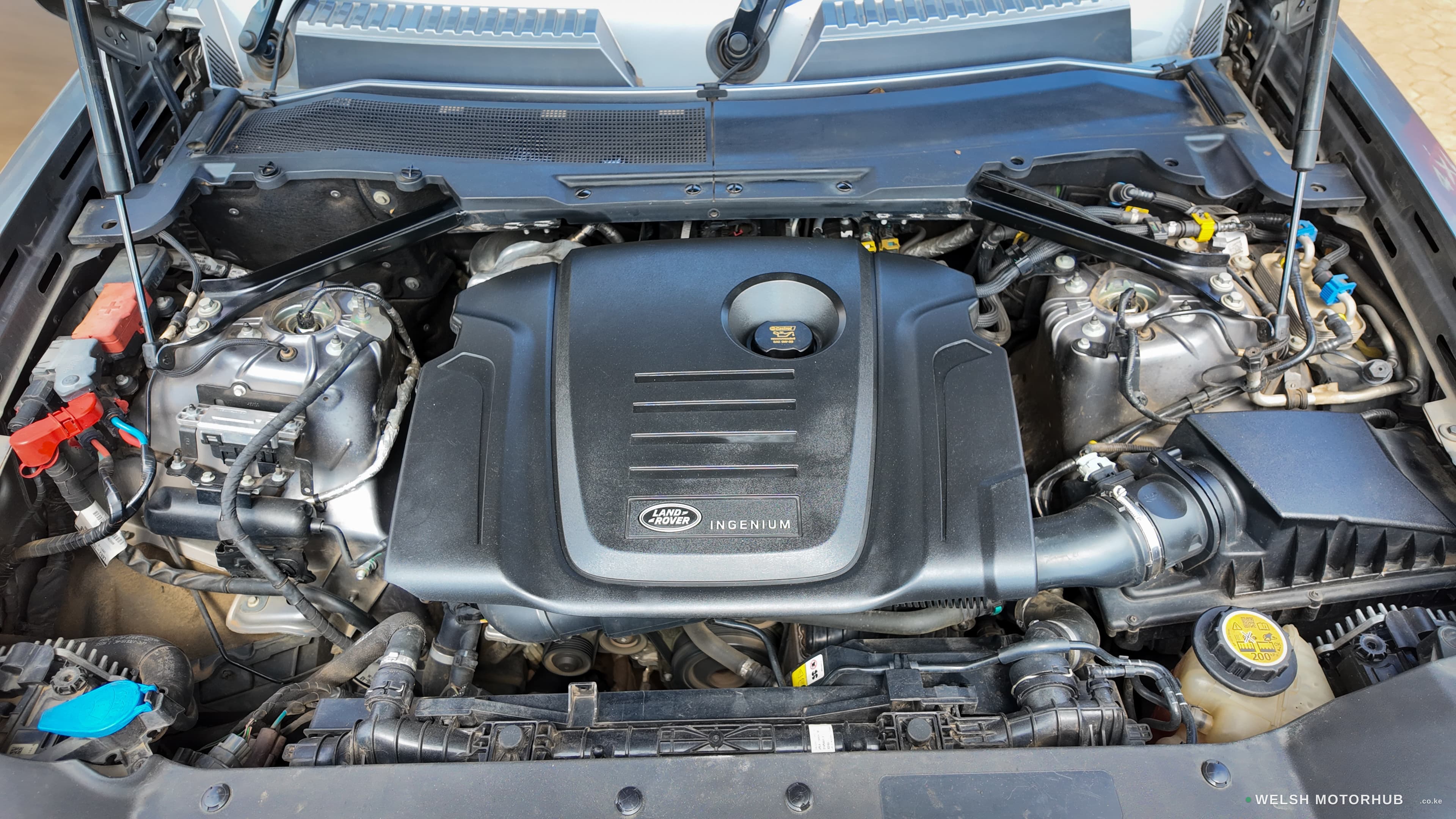 2021 Land Rover Defender 3L Petrol SUV, photo 13
