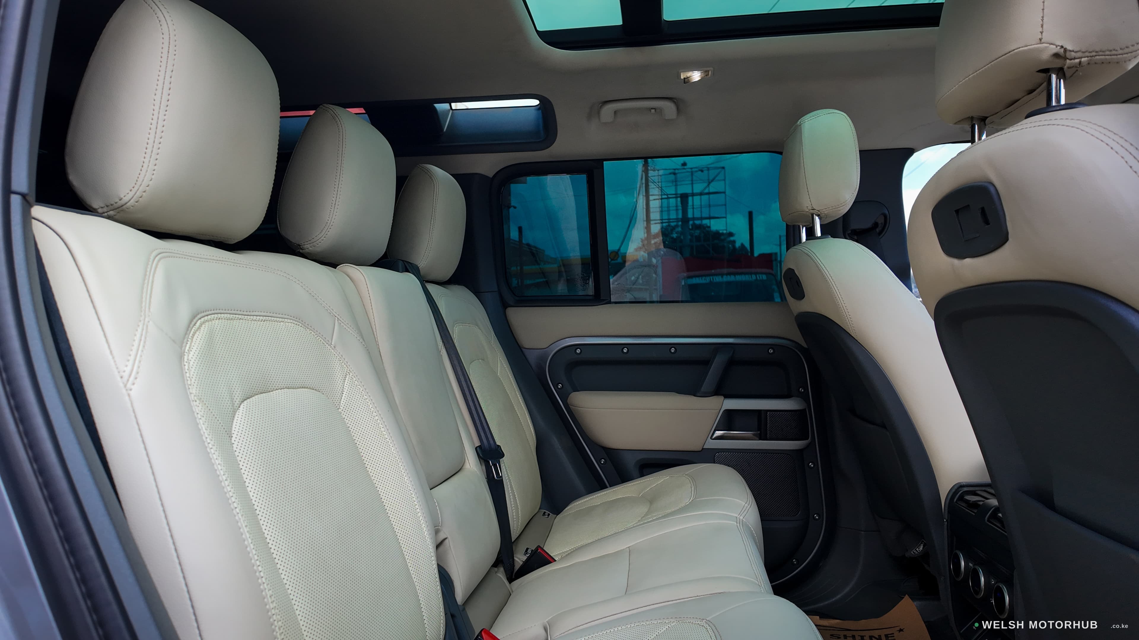2021 Land Rover Defender 3L Petrol SUV, photo 8