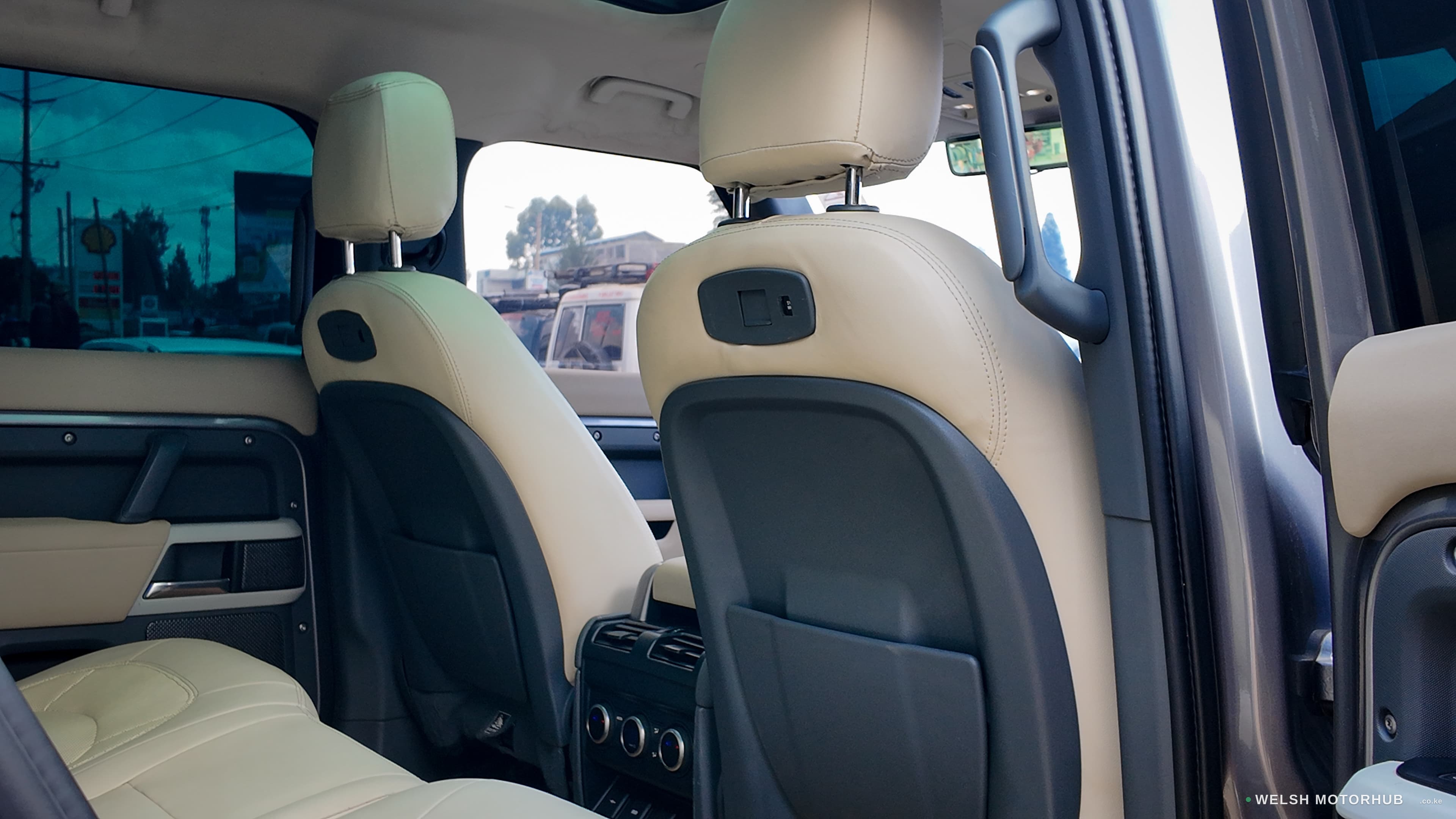 2021 Land Rover Defender 3L Petrol SUV, photo 12