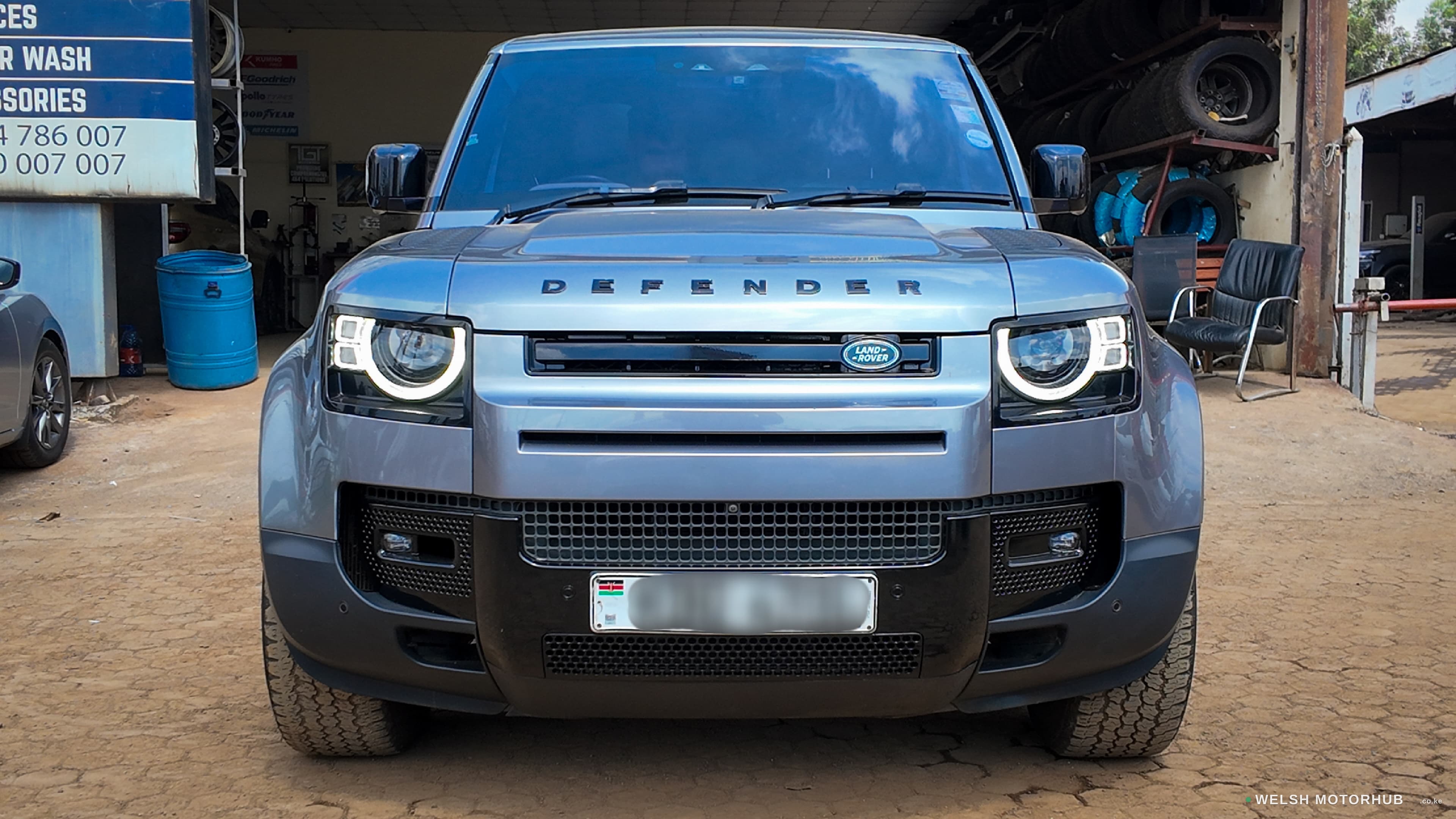 2021 Land Rover Defender 3L Petrol SUV, photo 2