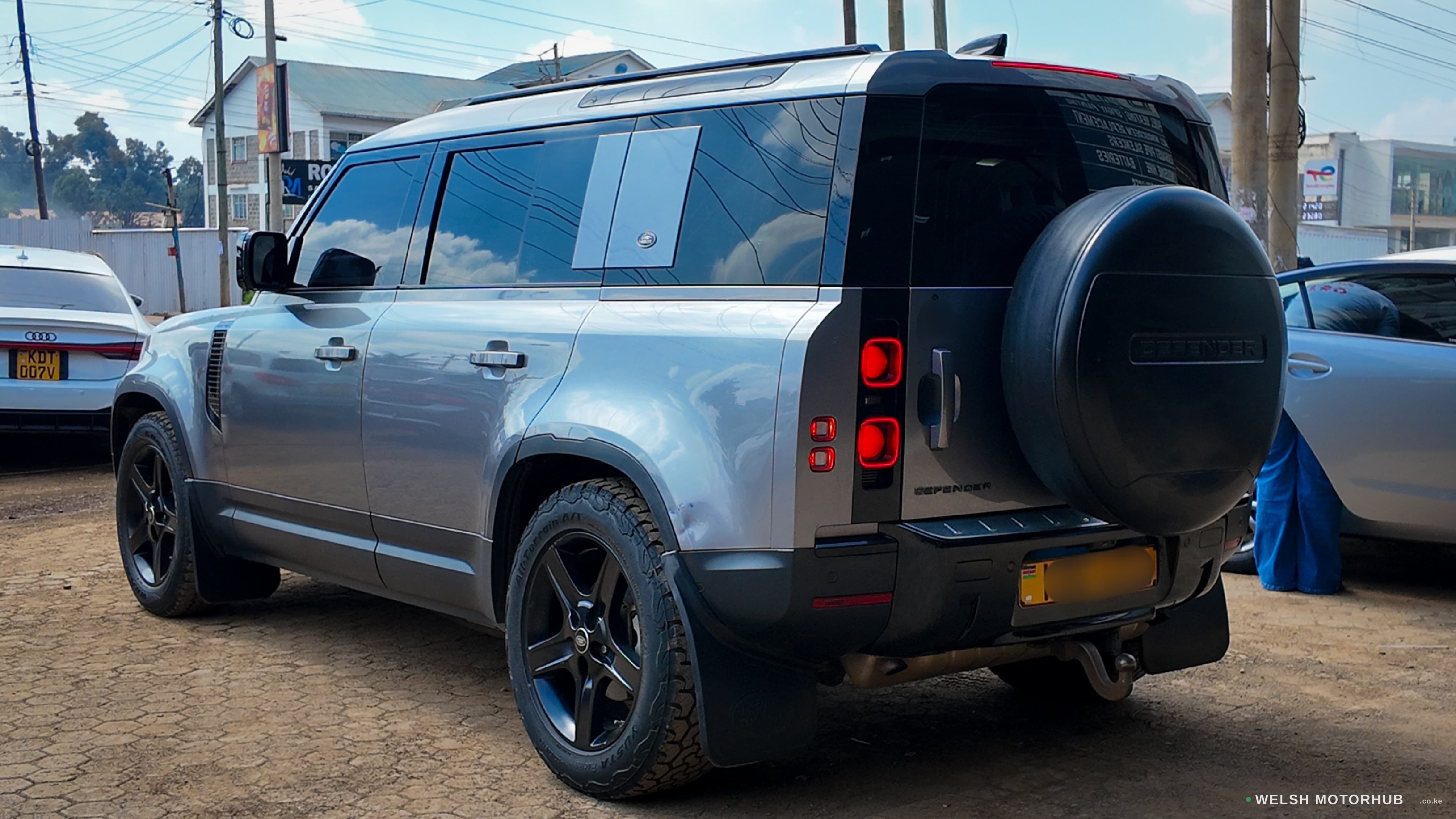 2021 Land Rover Defender 3L Petrol SUV, photo 3
