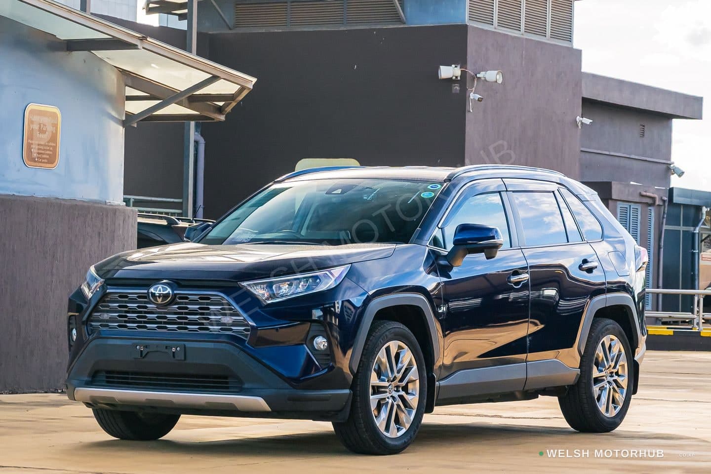 2019 Toyota RAV4 Petrol Sedan, photo 2