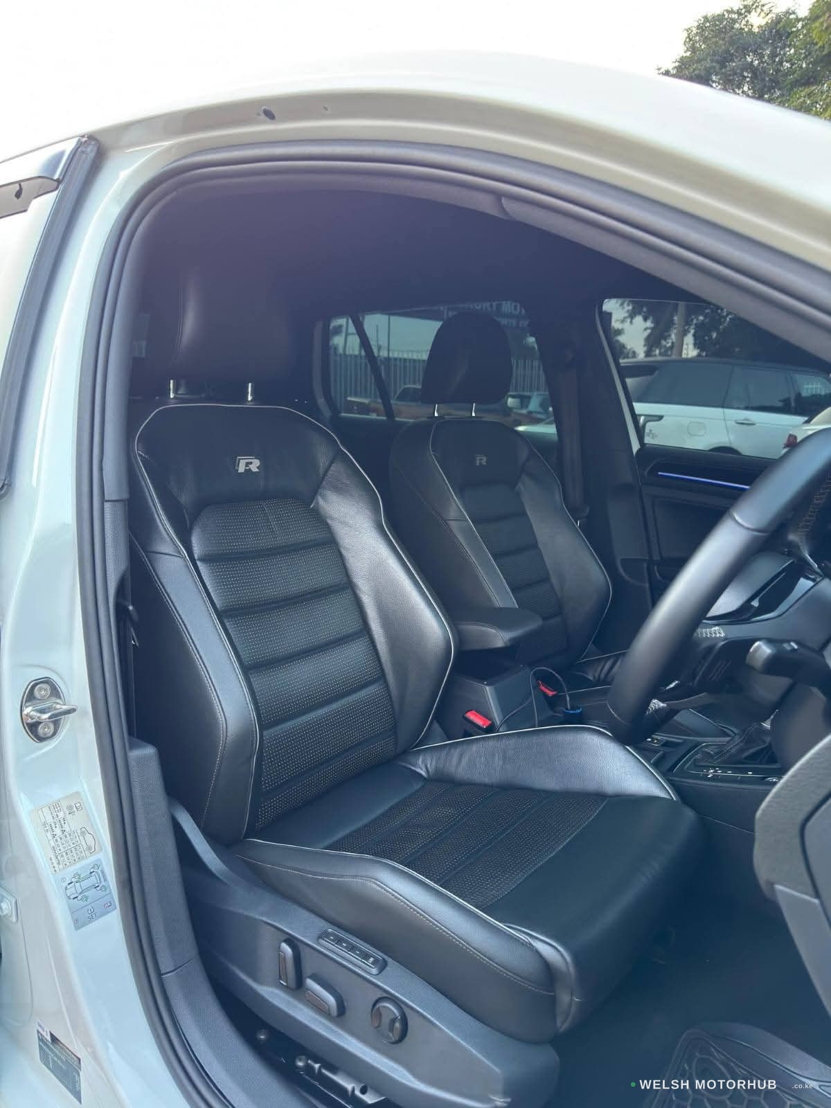 2018 Volkswagen Golf R MK7.5 2L Petrol Hatchback, photo 4
