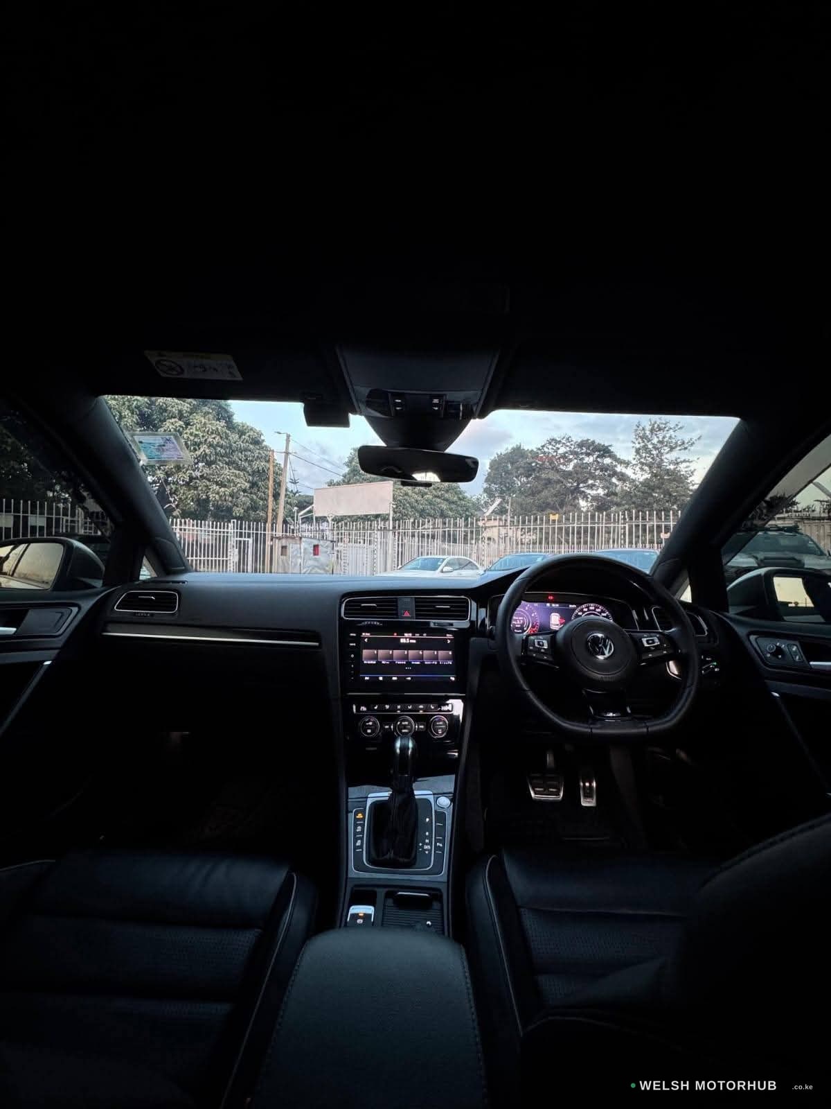 2018 Volkswagen Golf R MK7.5 2L Petrol Hatchback, photo 3