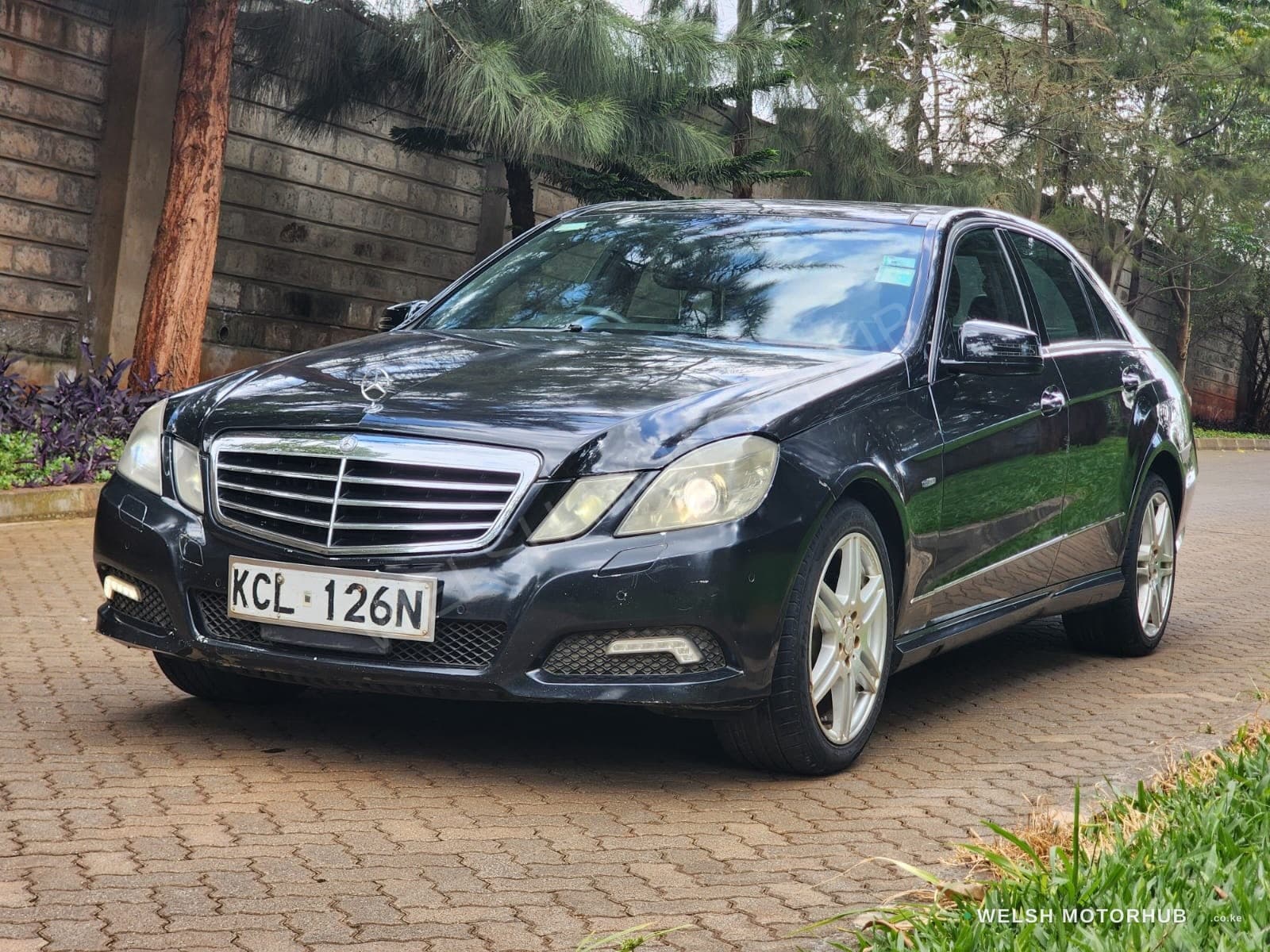 2010 Mercedes-Benz E250 1.8L Petrol Sedan, photo 3