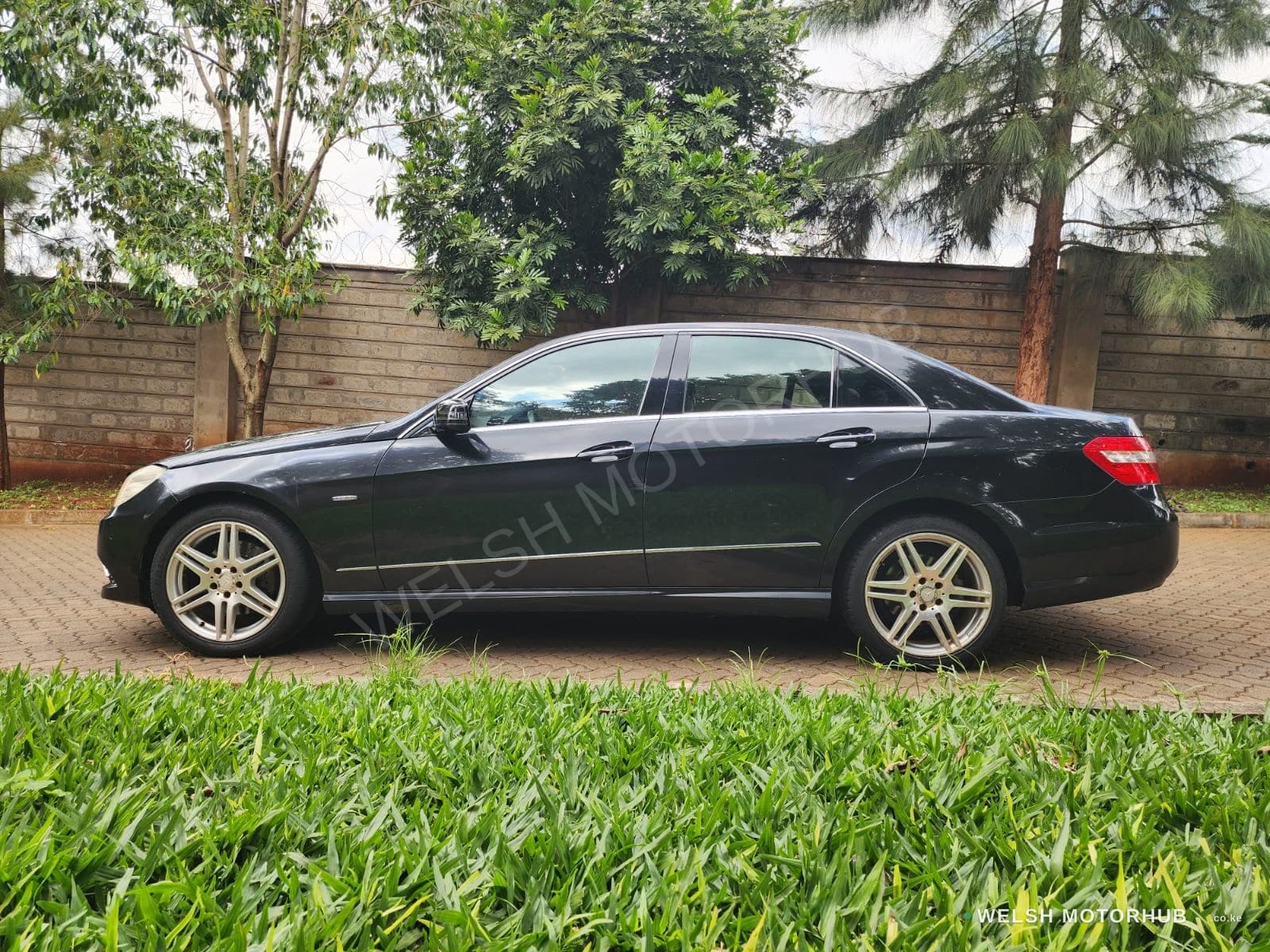 2010 Mercedes-Benz E250 1.8L Petrol Sedan, photo 4