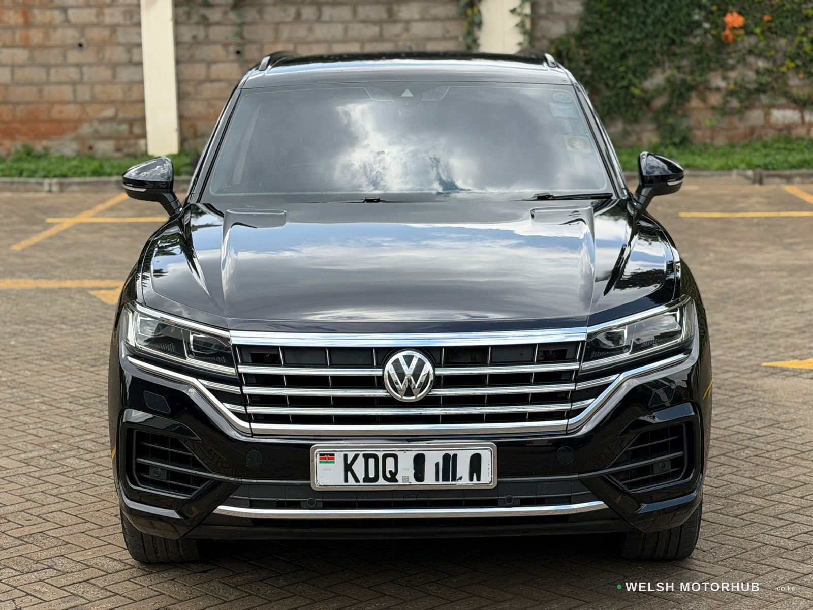 2018 Volkswagen Touareg TDI 3L Diesel SUV, photo 2