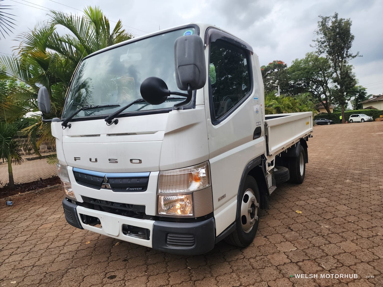 2019 Mitsubishi Fuso 3L Diesel Truck, photo 4