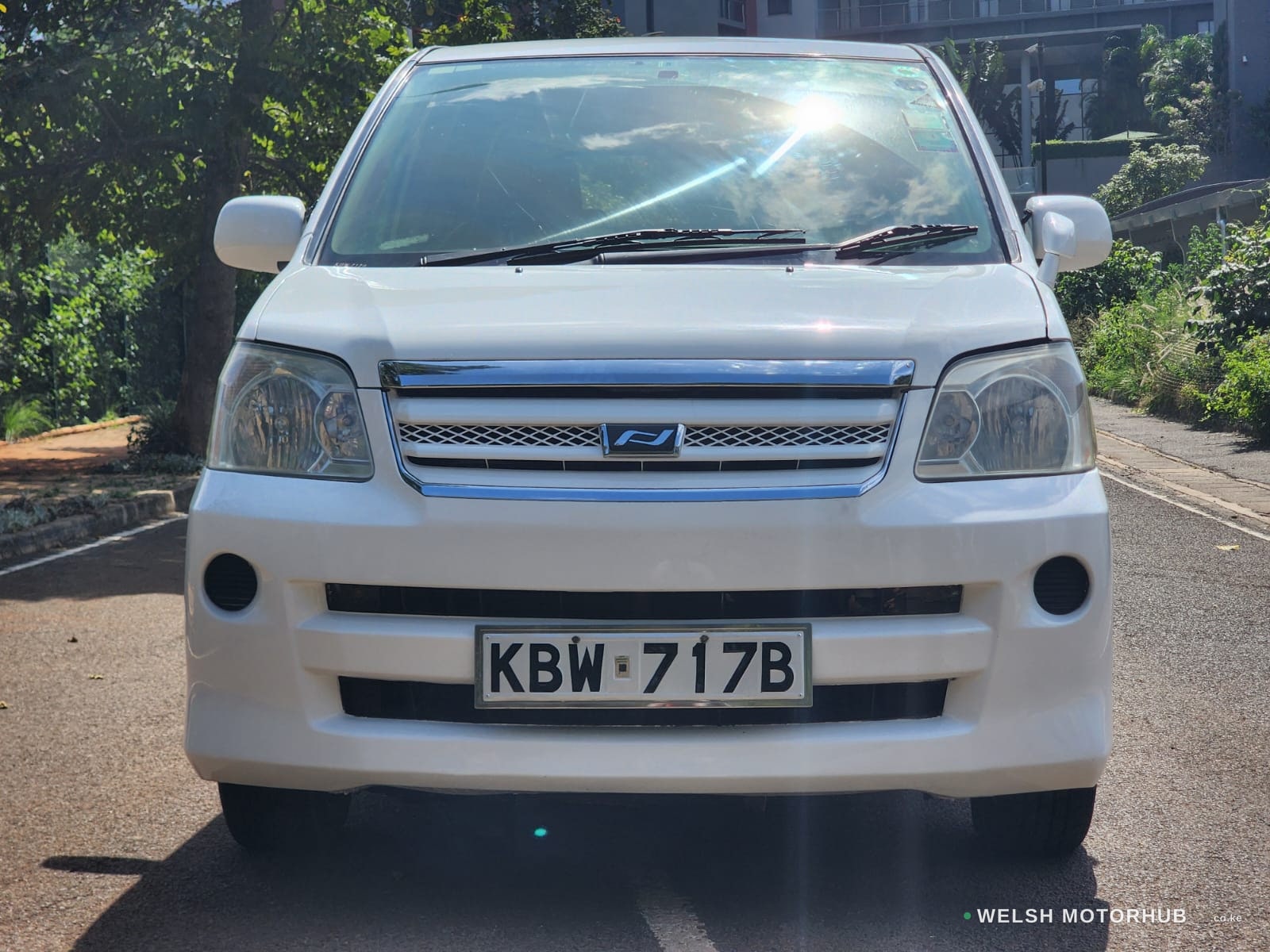 2006 Toyota Noah 2L Petrol MPV, photo 2